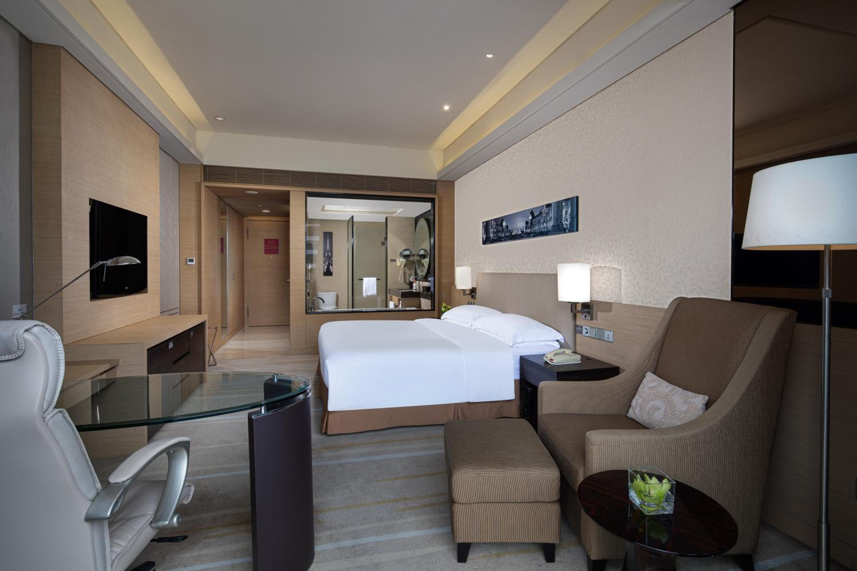 Standard King Room photo 2