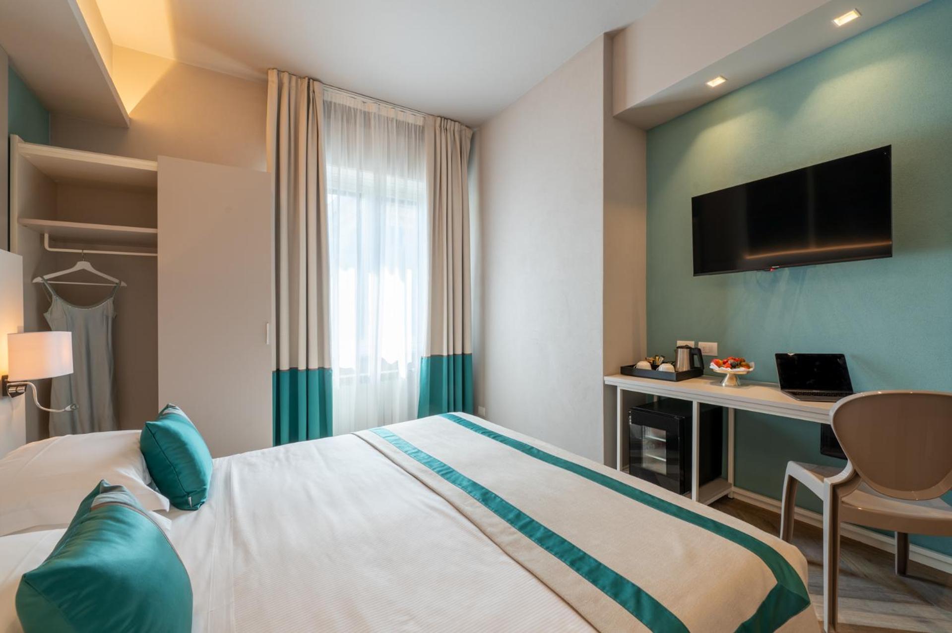 Deluxe Double or Twin Room - Photo 13