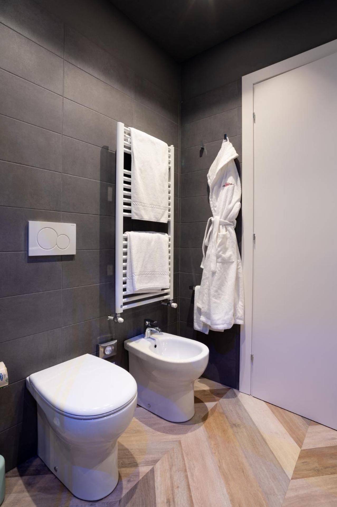 Deluxe Double or Twin Room - Photo 5