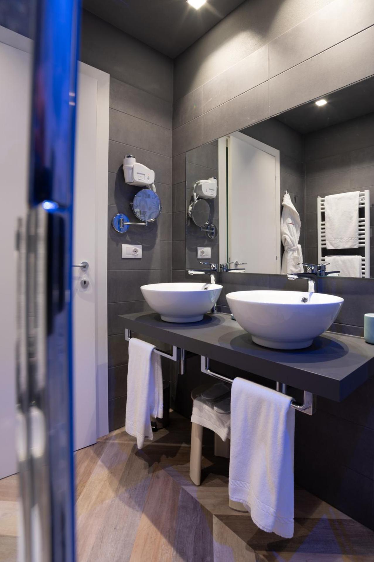 Deluxe Double or Twin Room - Photo 4