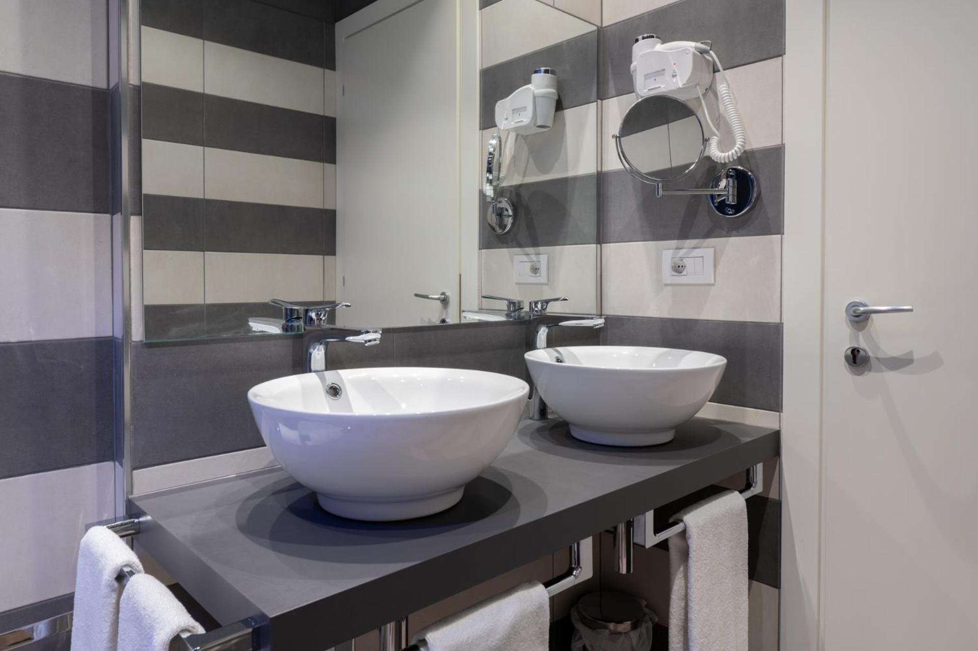 Deluxe Double or Twin Room - Photo 39