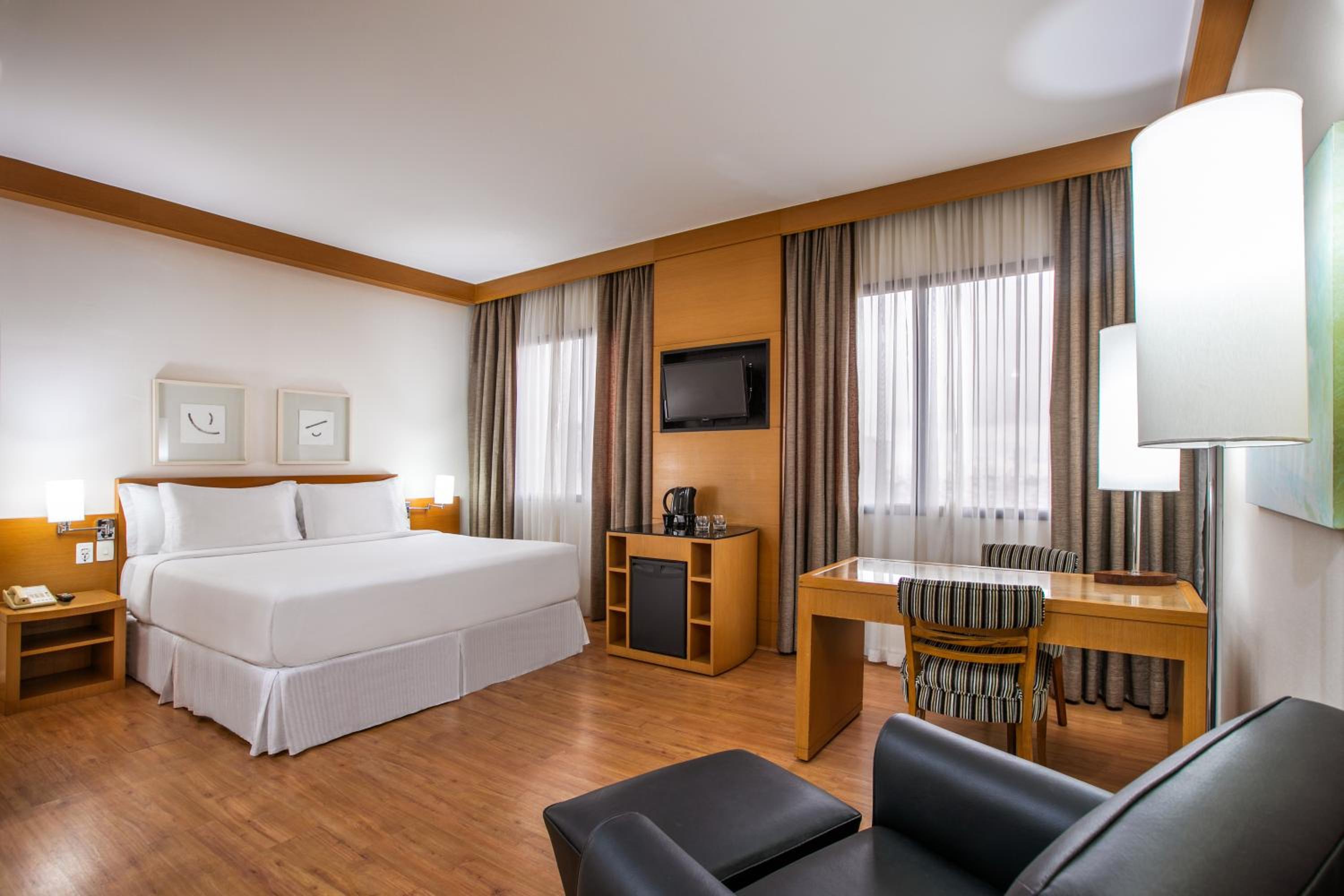 Premium Room Queen-Size Bed