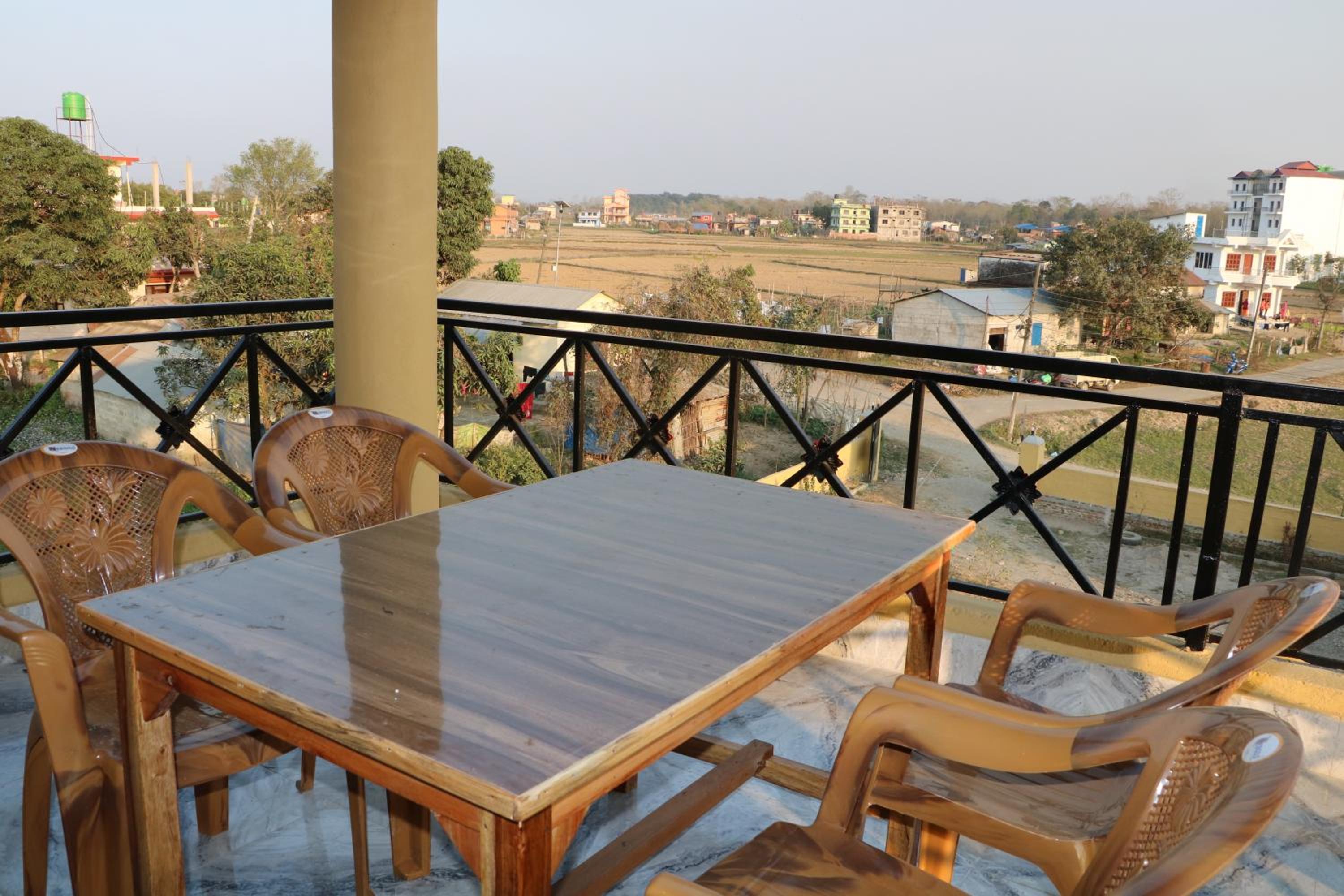 Family Room with shared Balcony photo 2