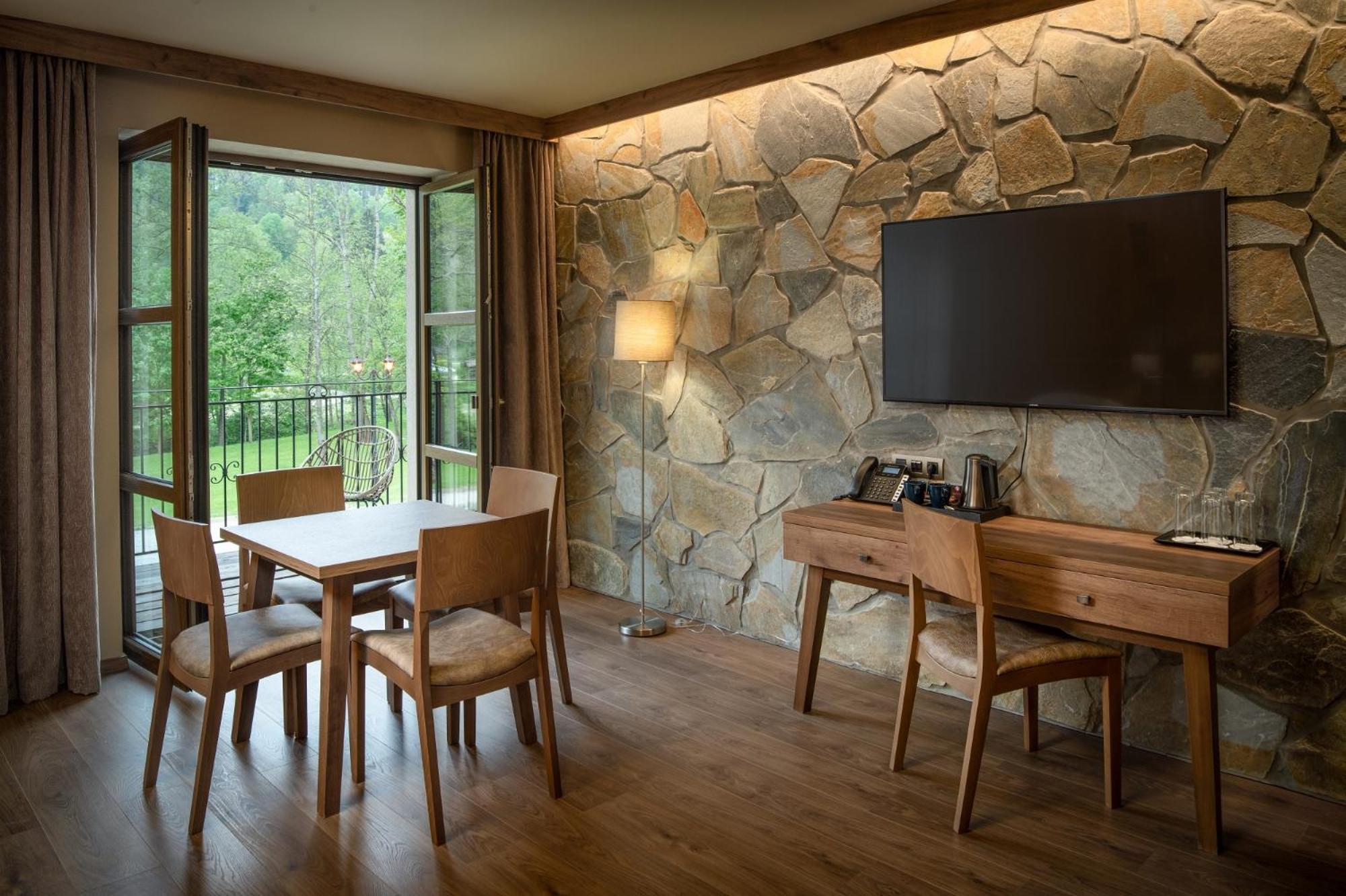 Family Room with Balcony - Josef - Photo 12