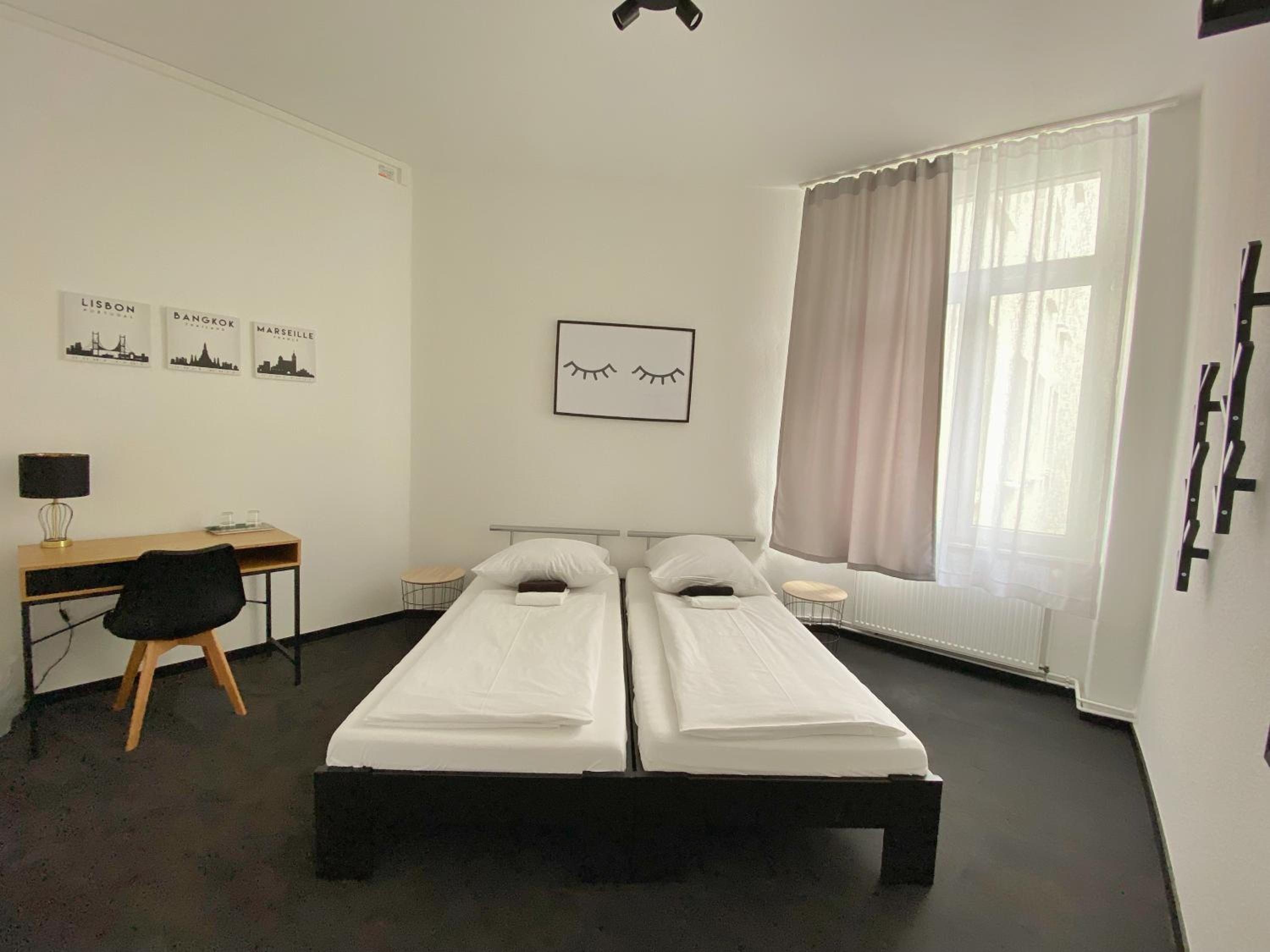Double Room with Shared Bathroom thumbnail 6