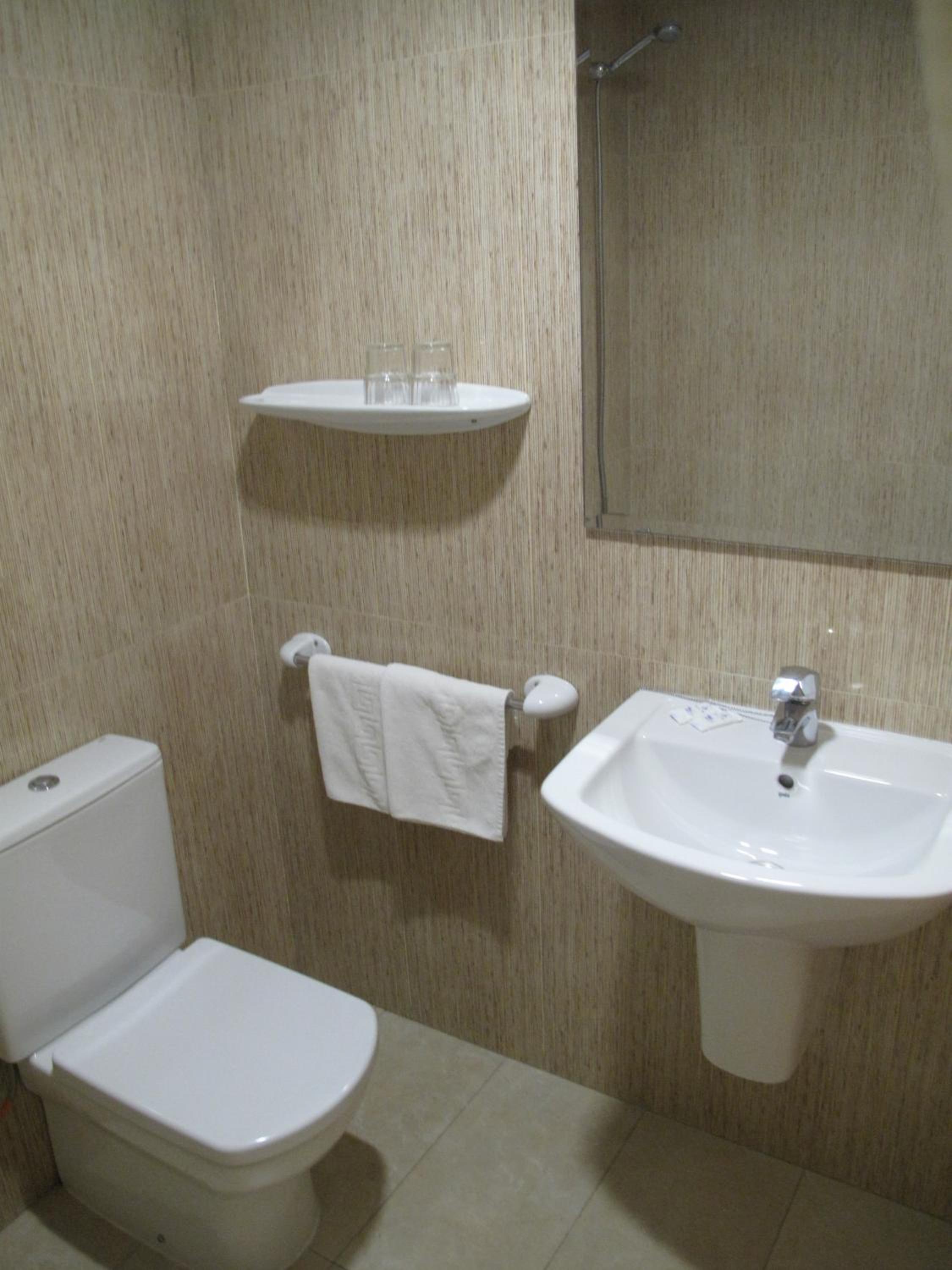 Double Room - Photo 7