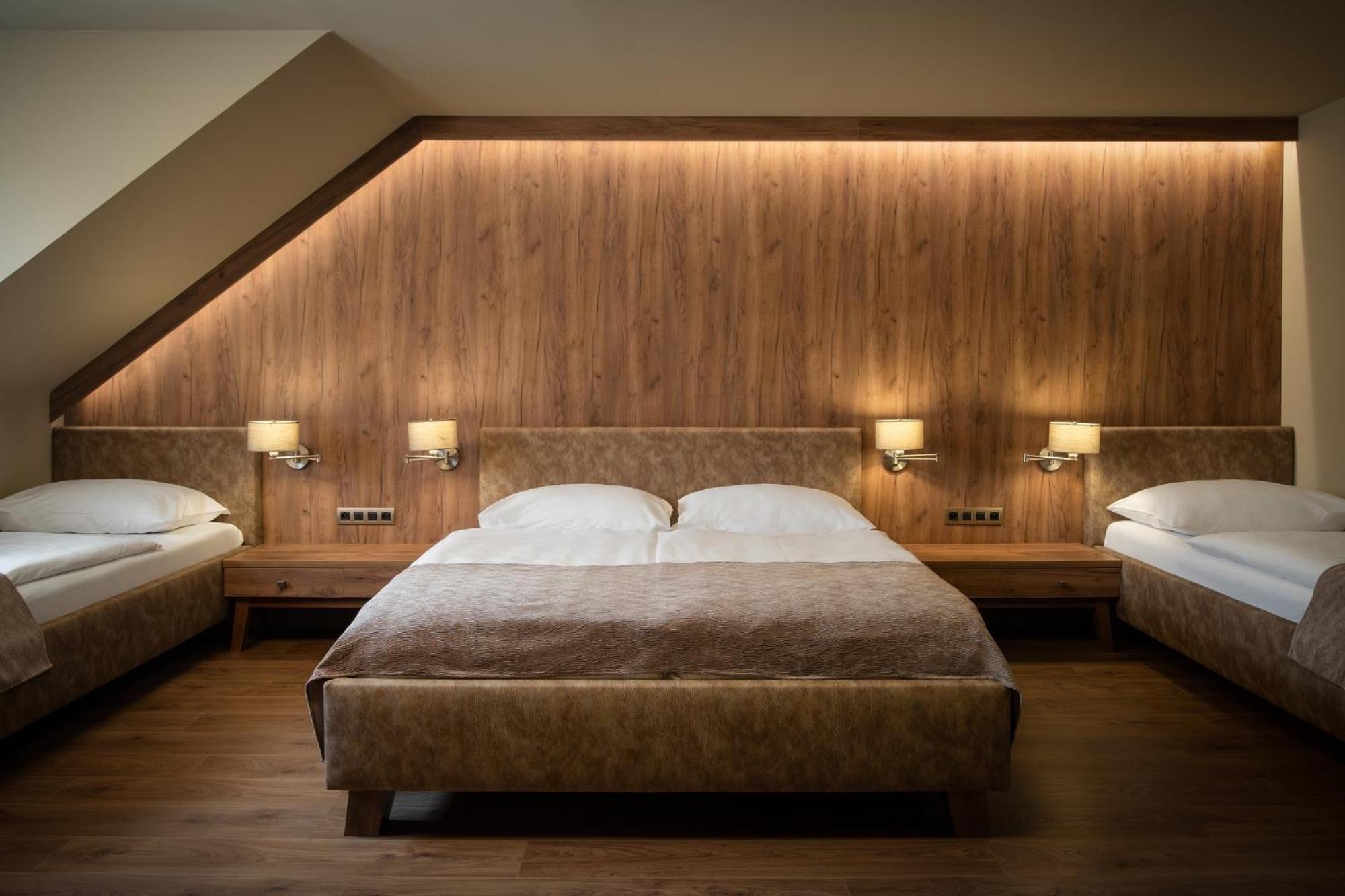 Standard Family Room - Josef - Photo 6