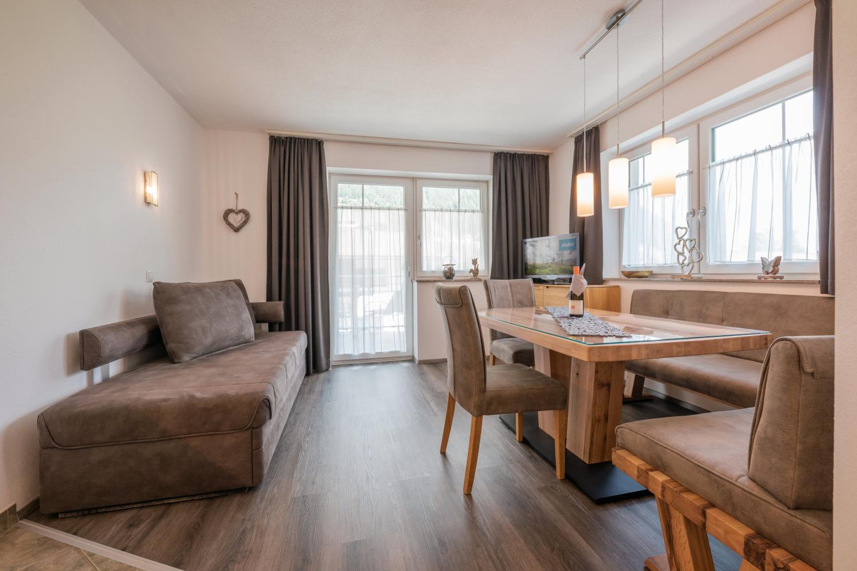Two-Bedroom Apartment with Terrace photo 2