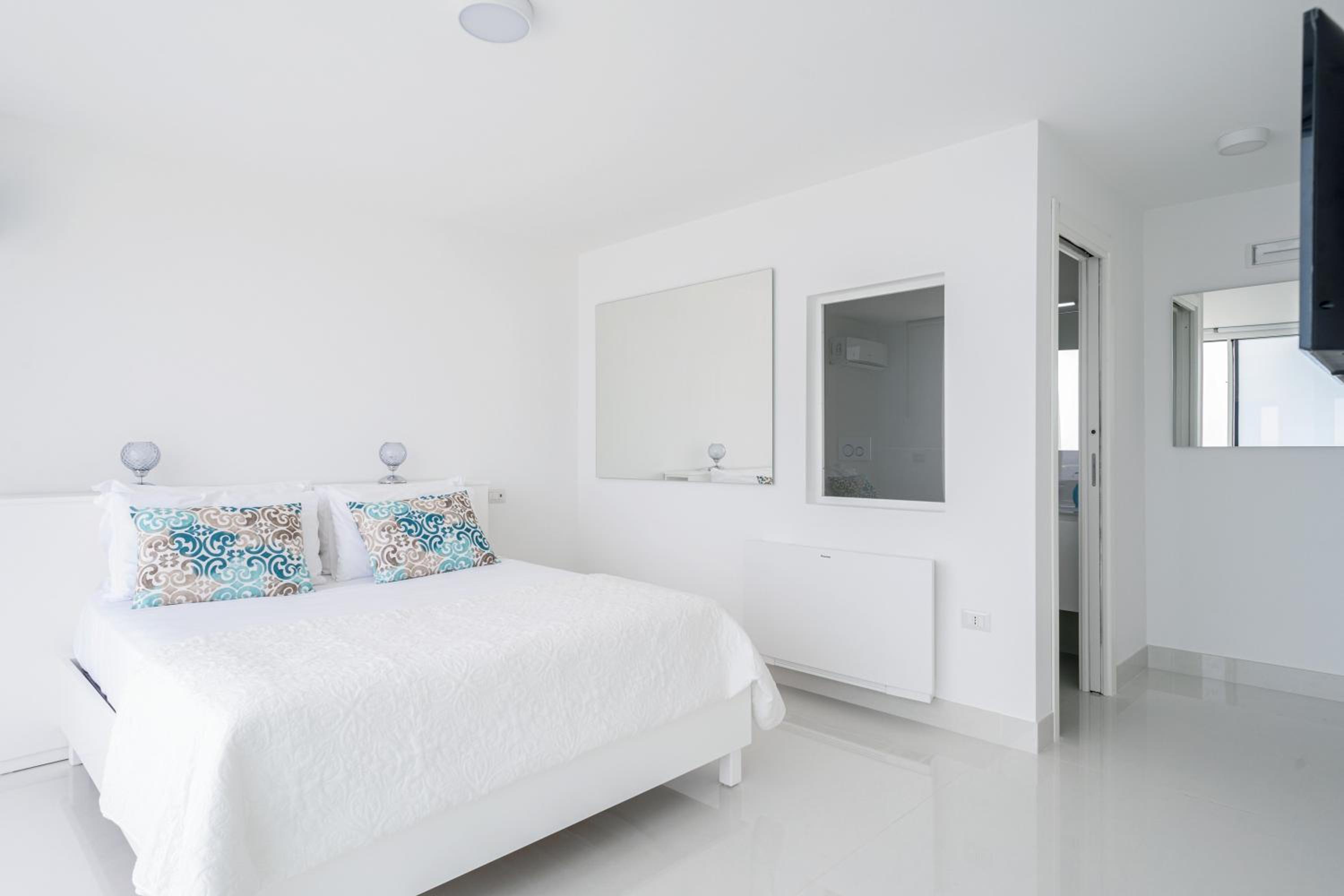 Two-Bedroom House - Photo 36