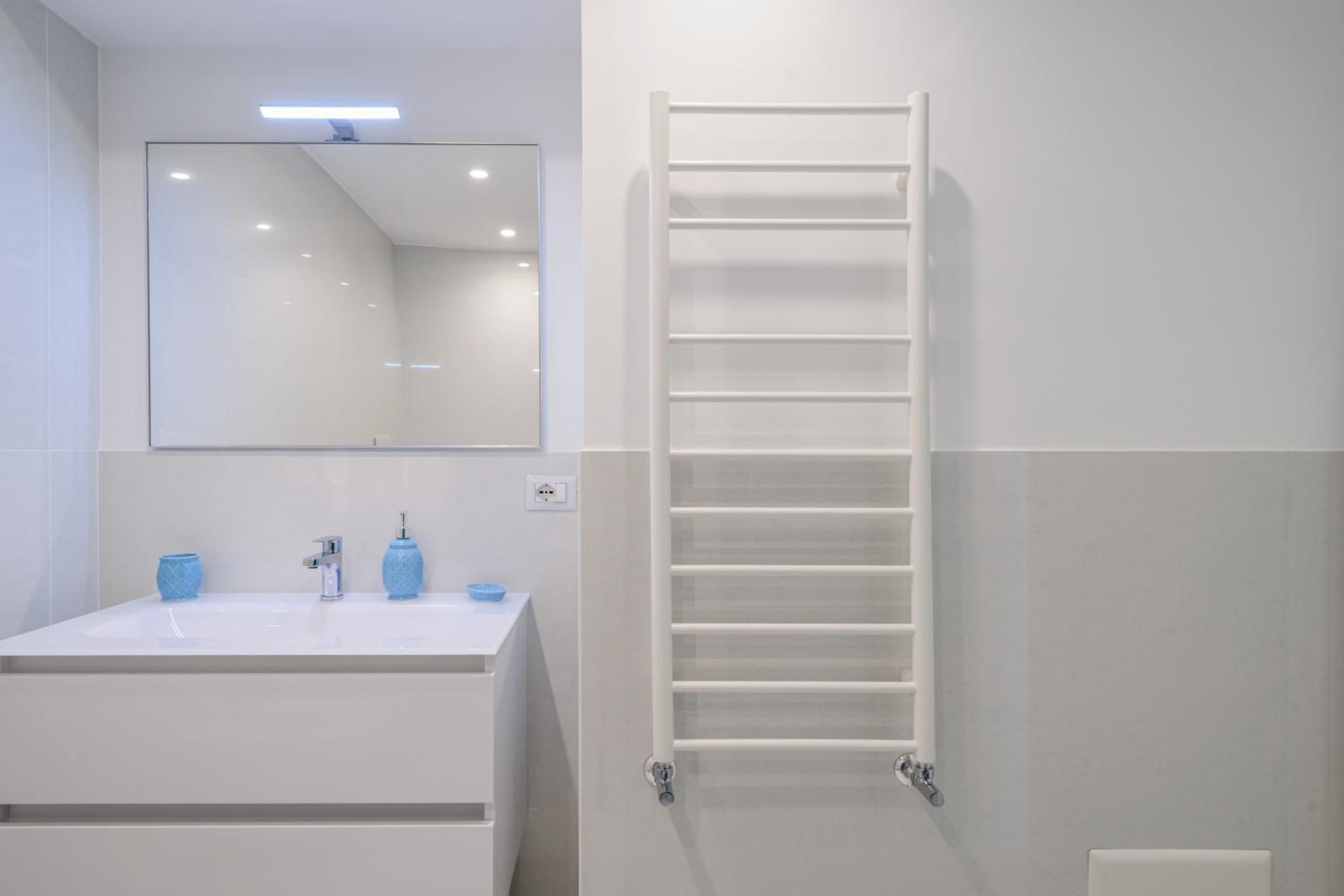 Two-Bedroom House - Photo 41