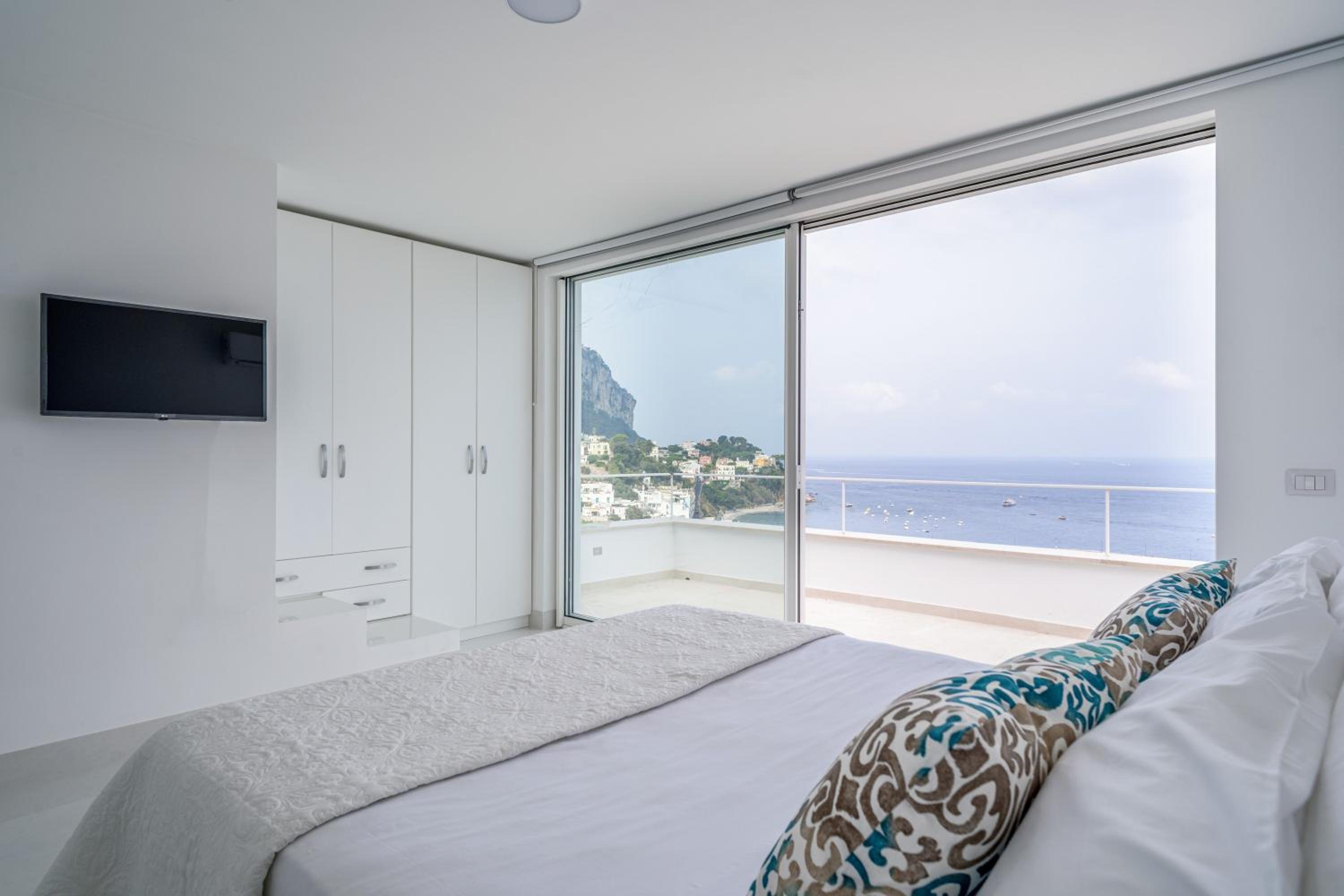 Two-Bedroom House - Photo 33