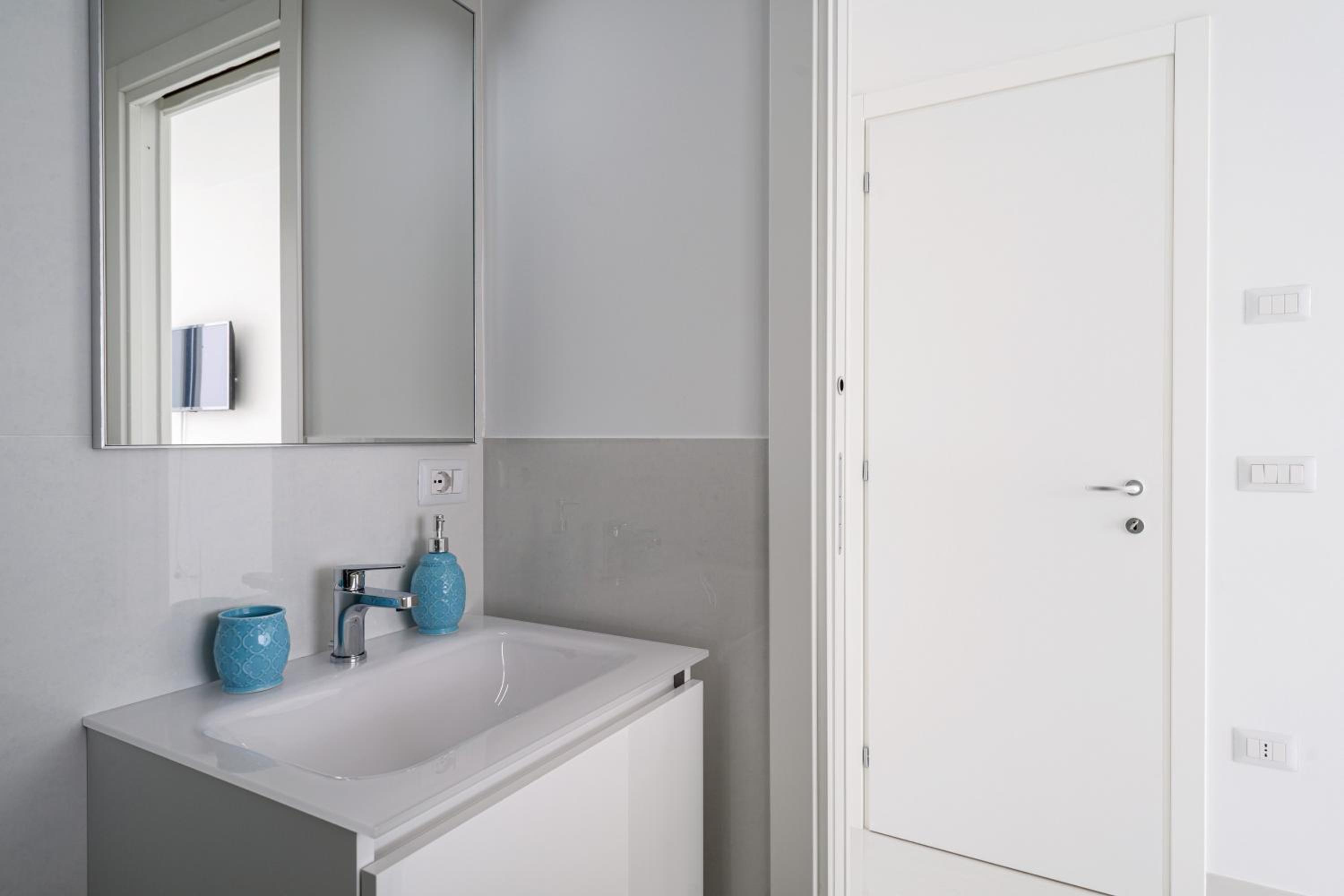Two-Bedroom House - Photo 32