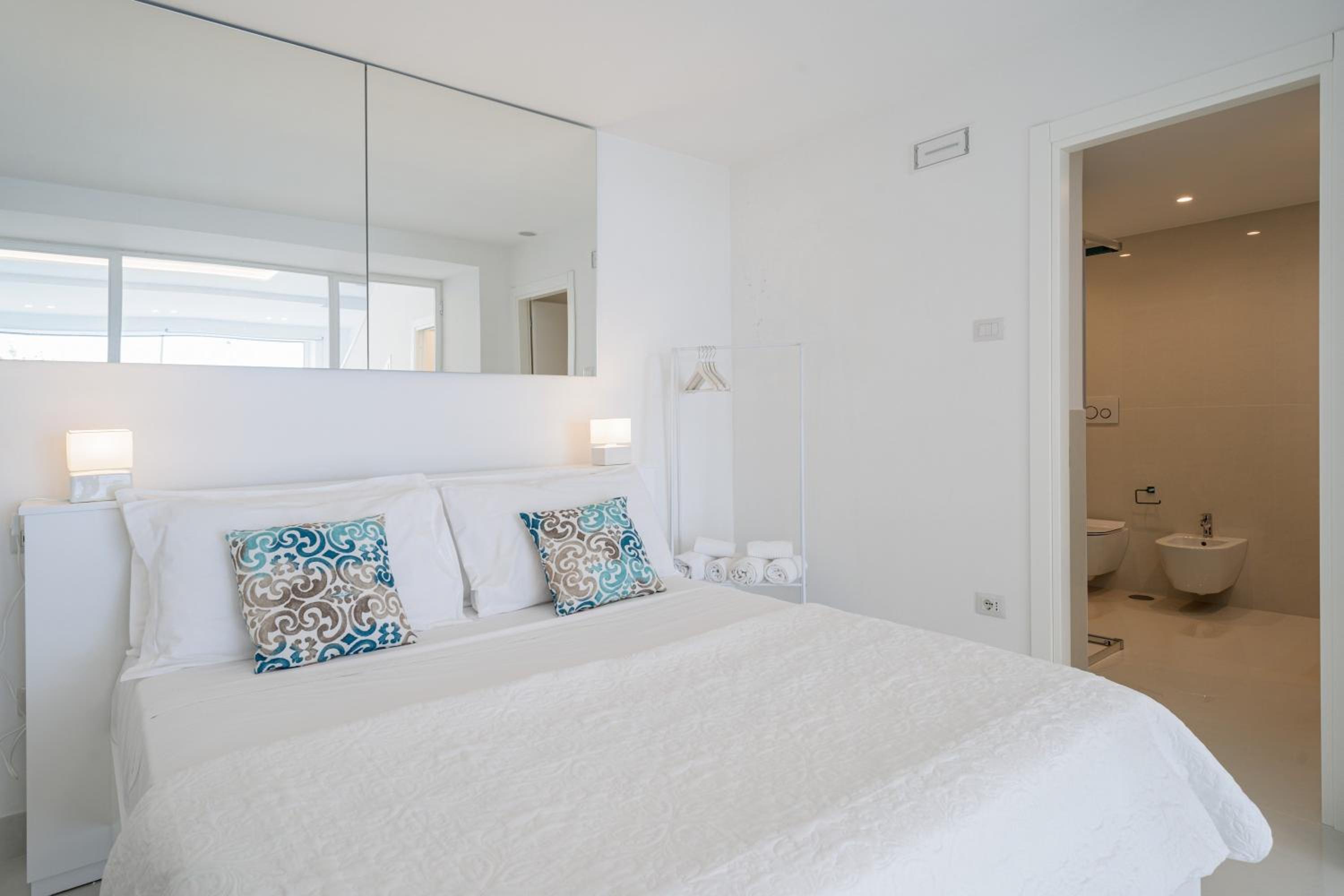Two-Bedroom House - Photo 27