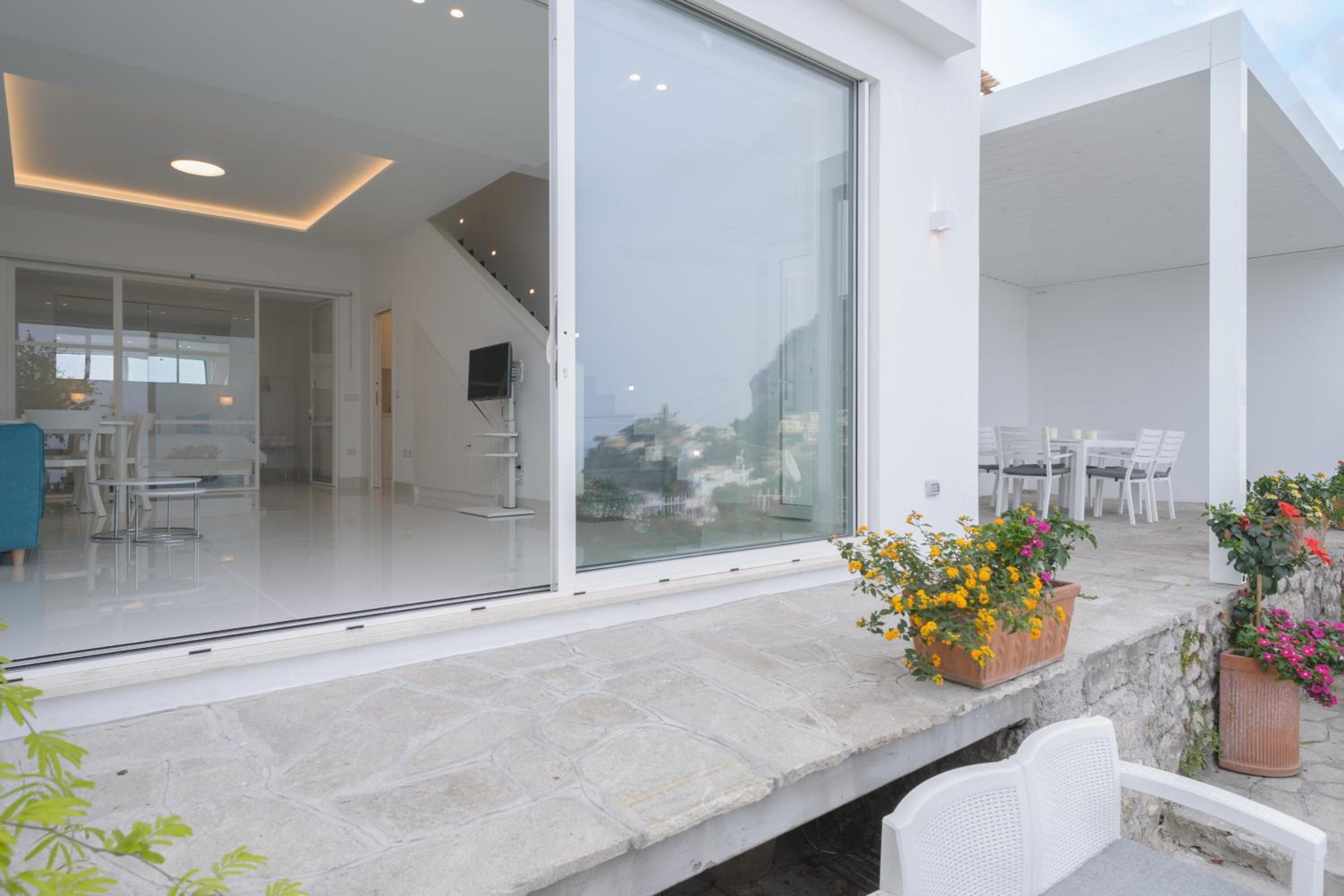 Two-Bedroom House - Photo 17