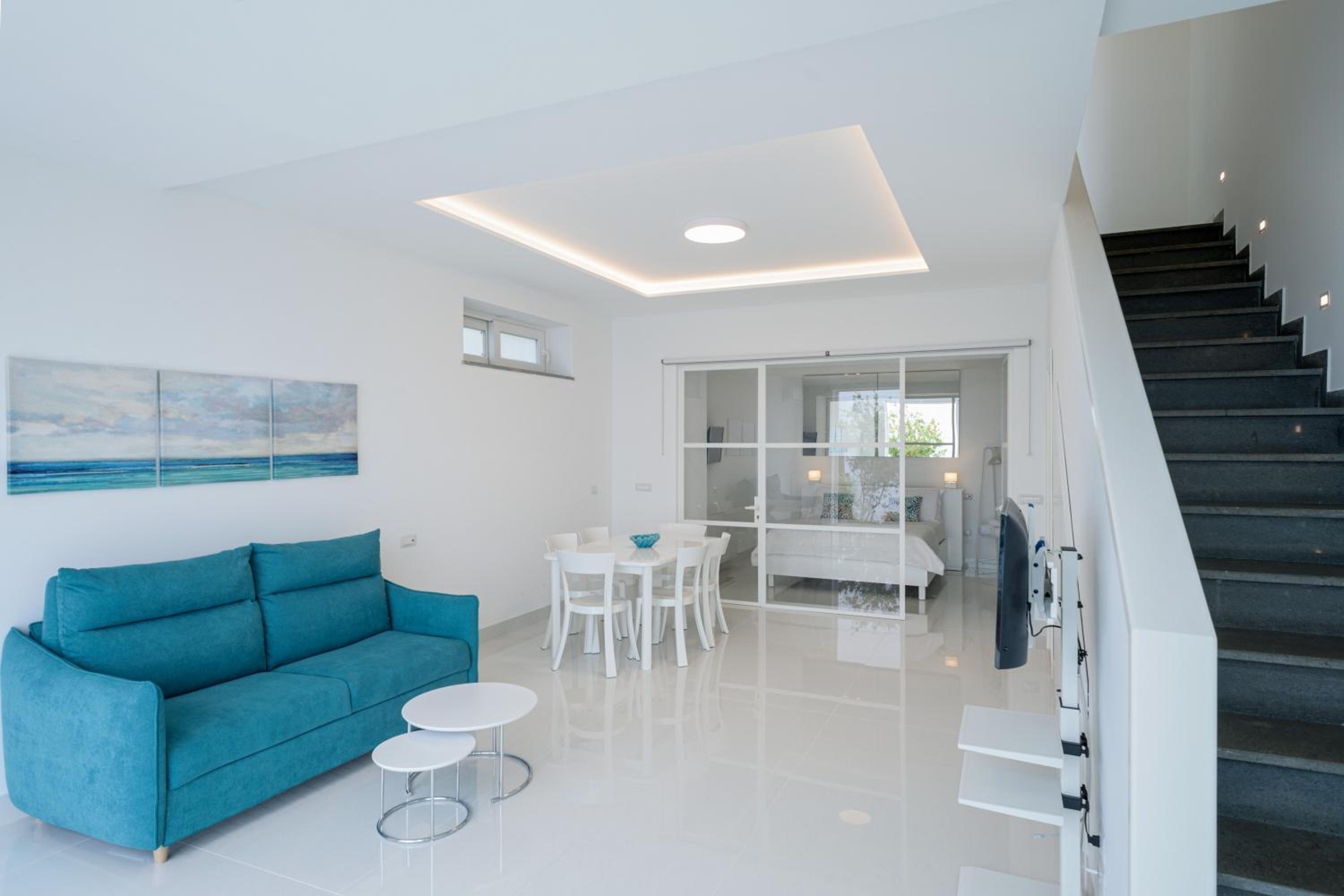 Two-Bedroom House - Photo 16
