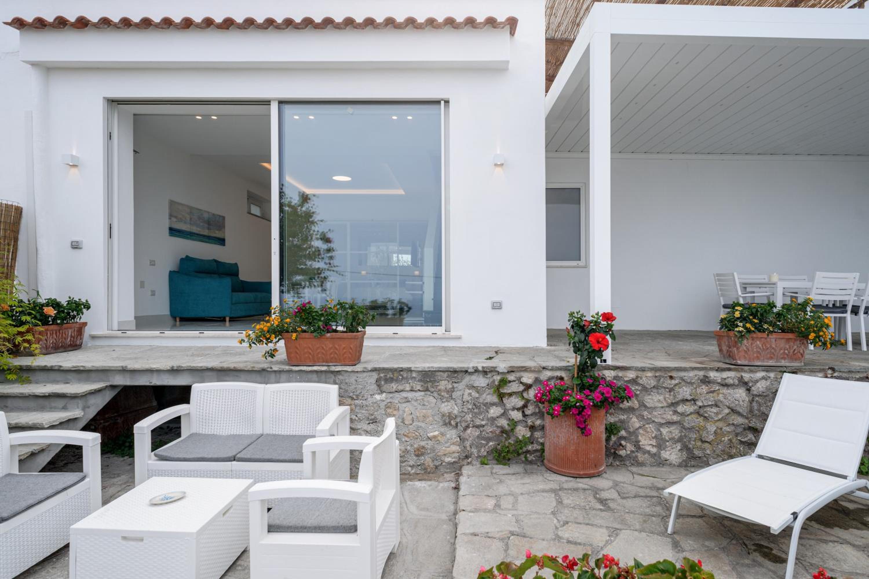 Two-Bedroom House - Photo 4