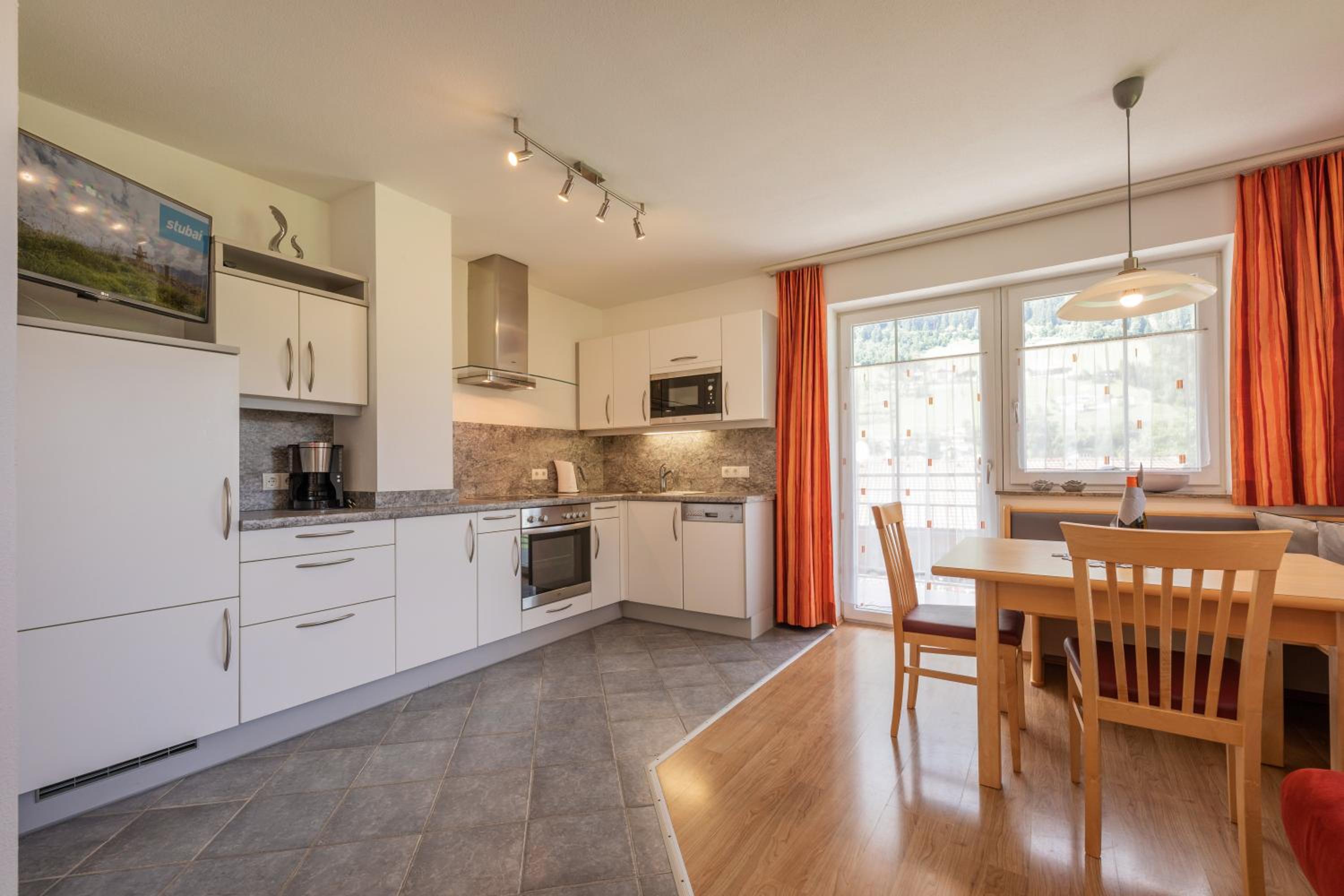 Two-Bedroom Apartment with Balcony photo 2