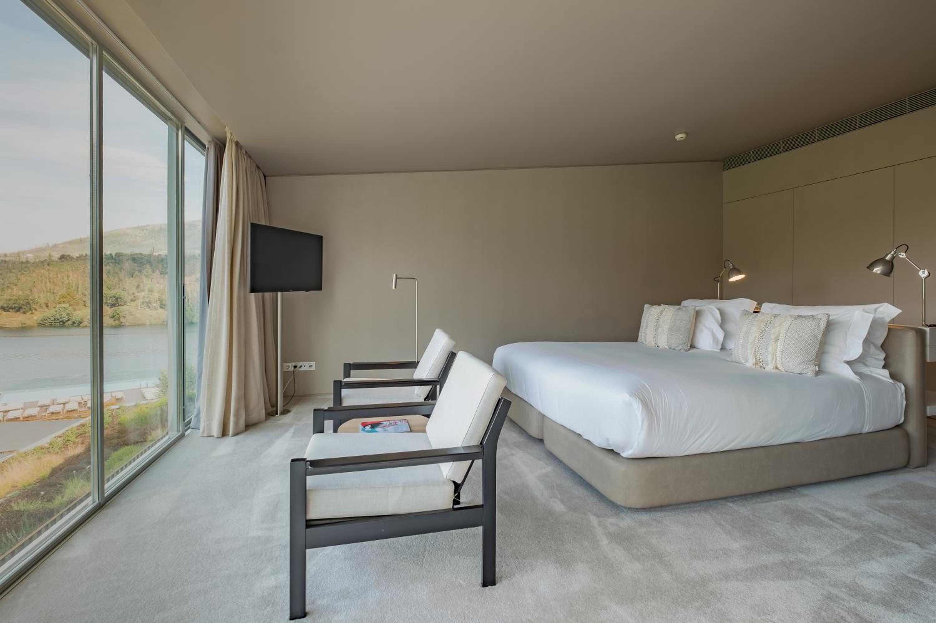 Suite with River View - Photo 2