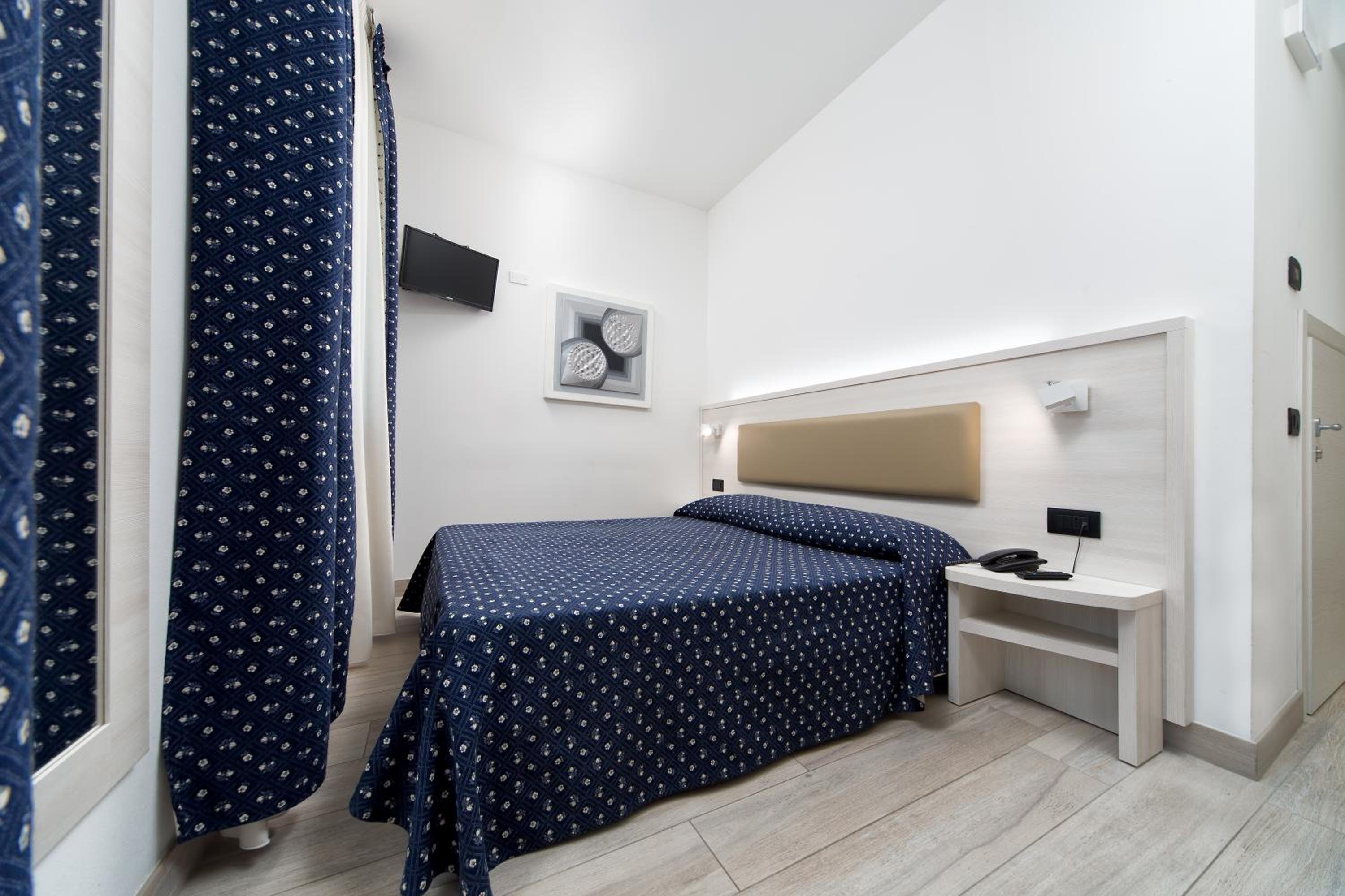 Double Room - Photo 2