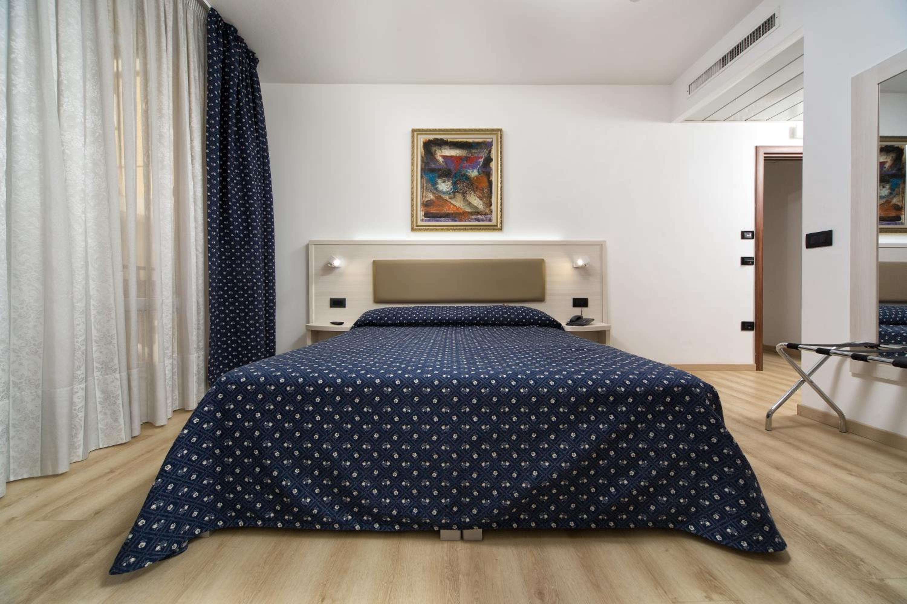 Double Room - Photo 5