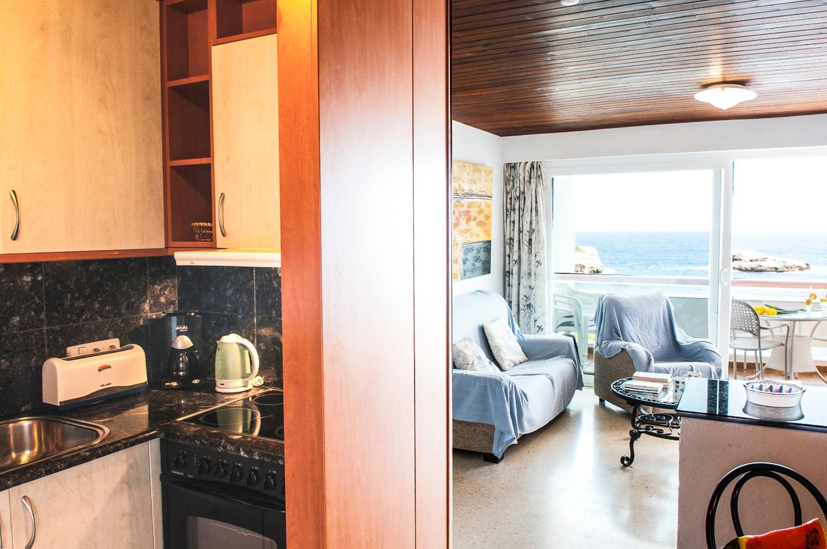 Apartamento de tres habitaciones con vista al mar