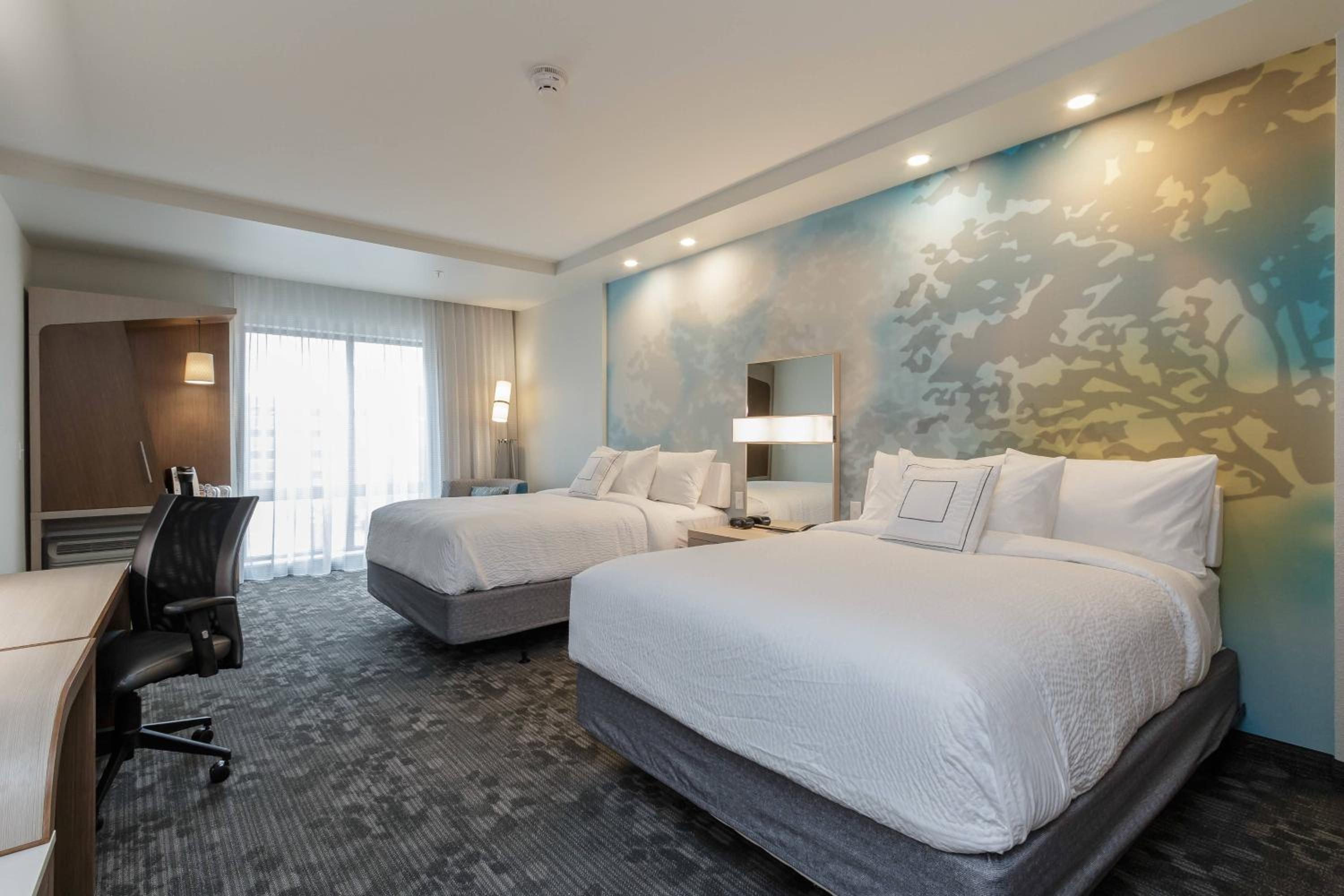 Queen Room with Two Queen Beds and Roll-In Shower - Mobility Access