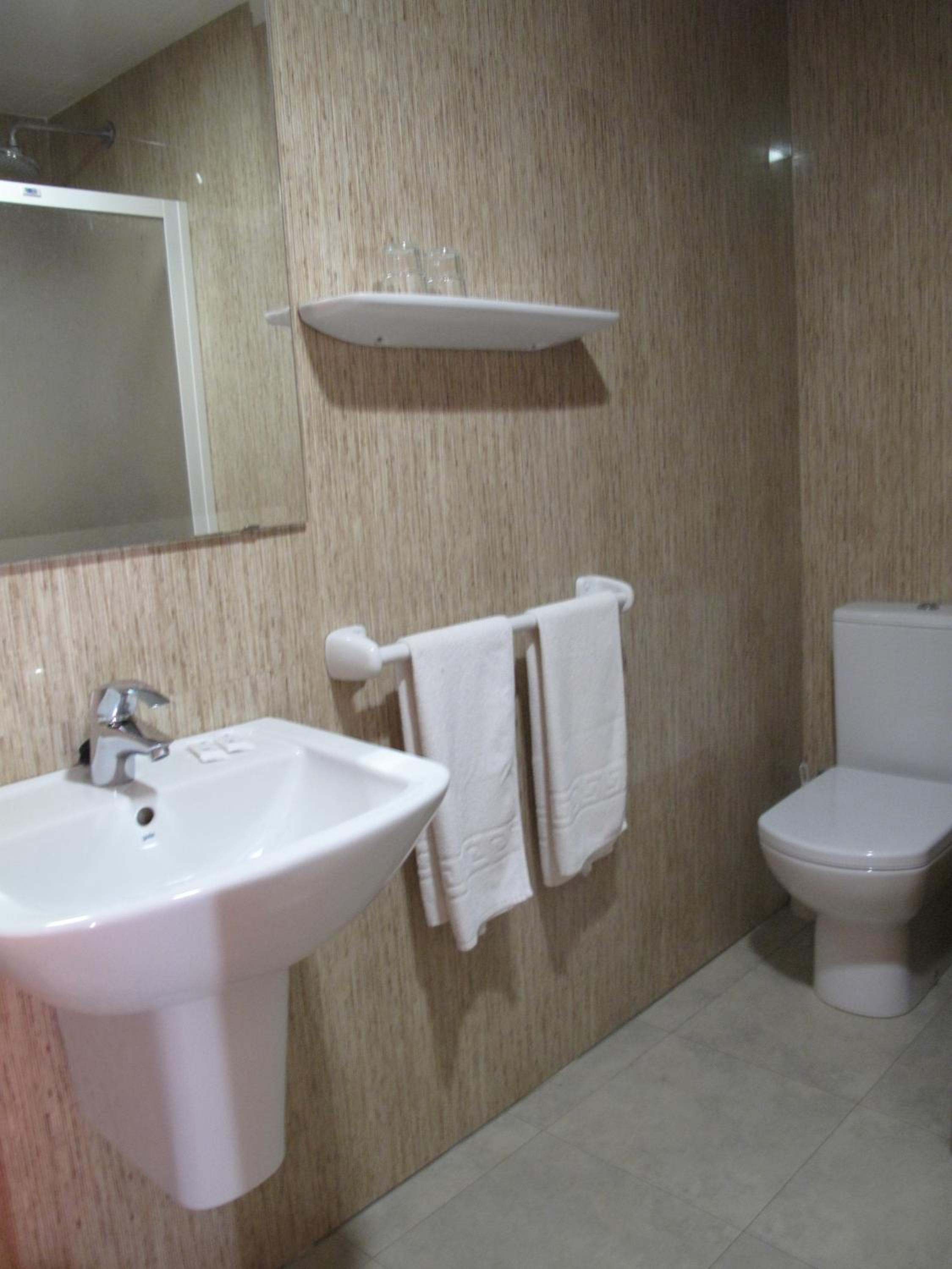 Double Room - Photo 2