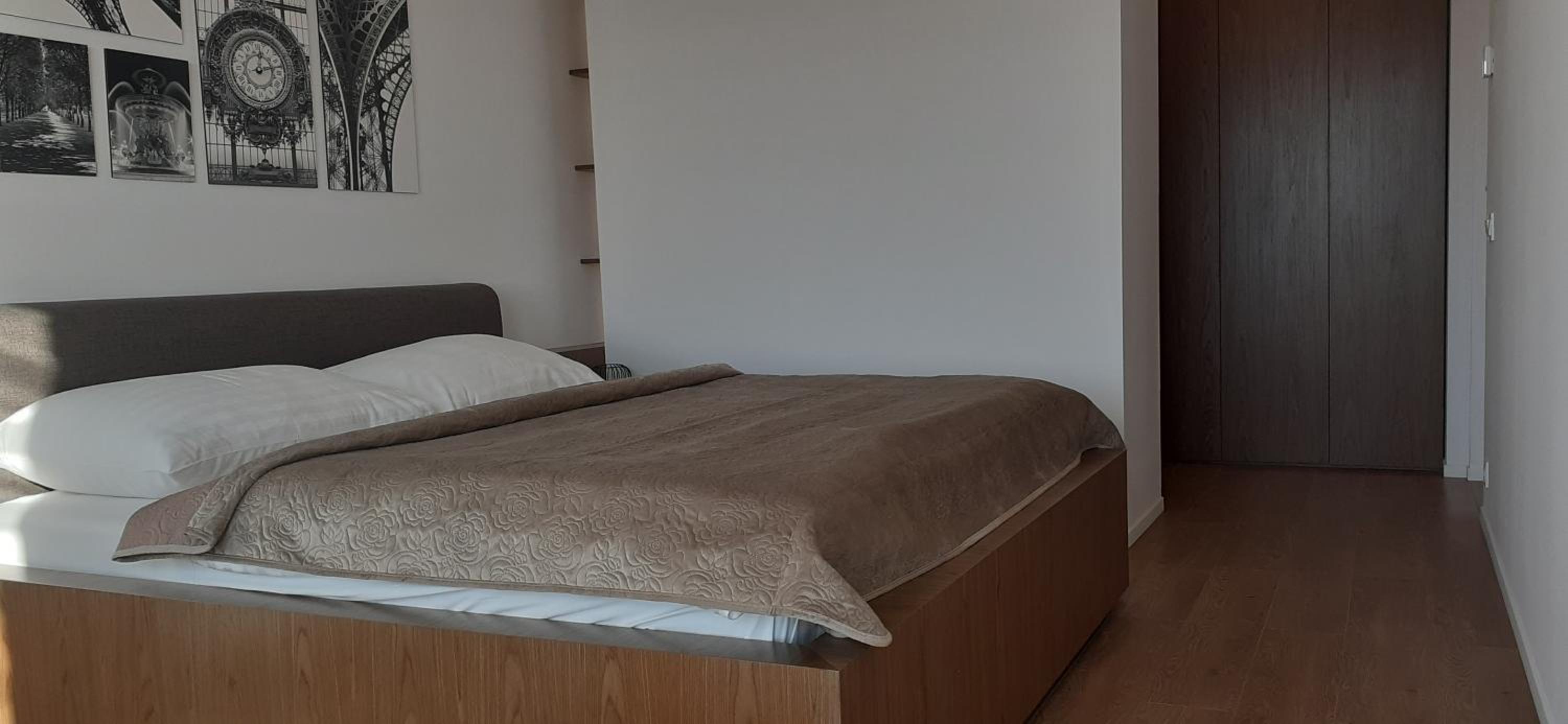 One-Bedroom Apartment with City View
