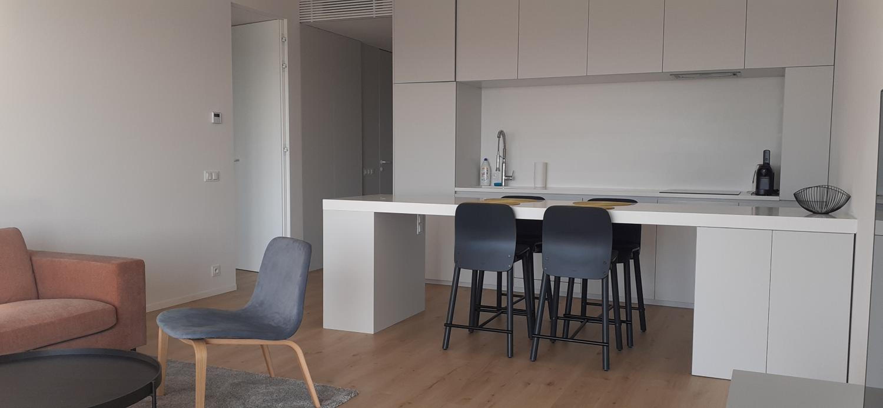 One-Bedroom Apartment with City View photo 3