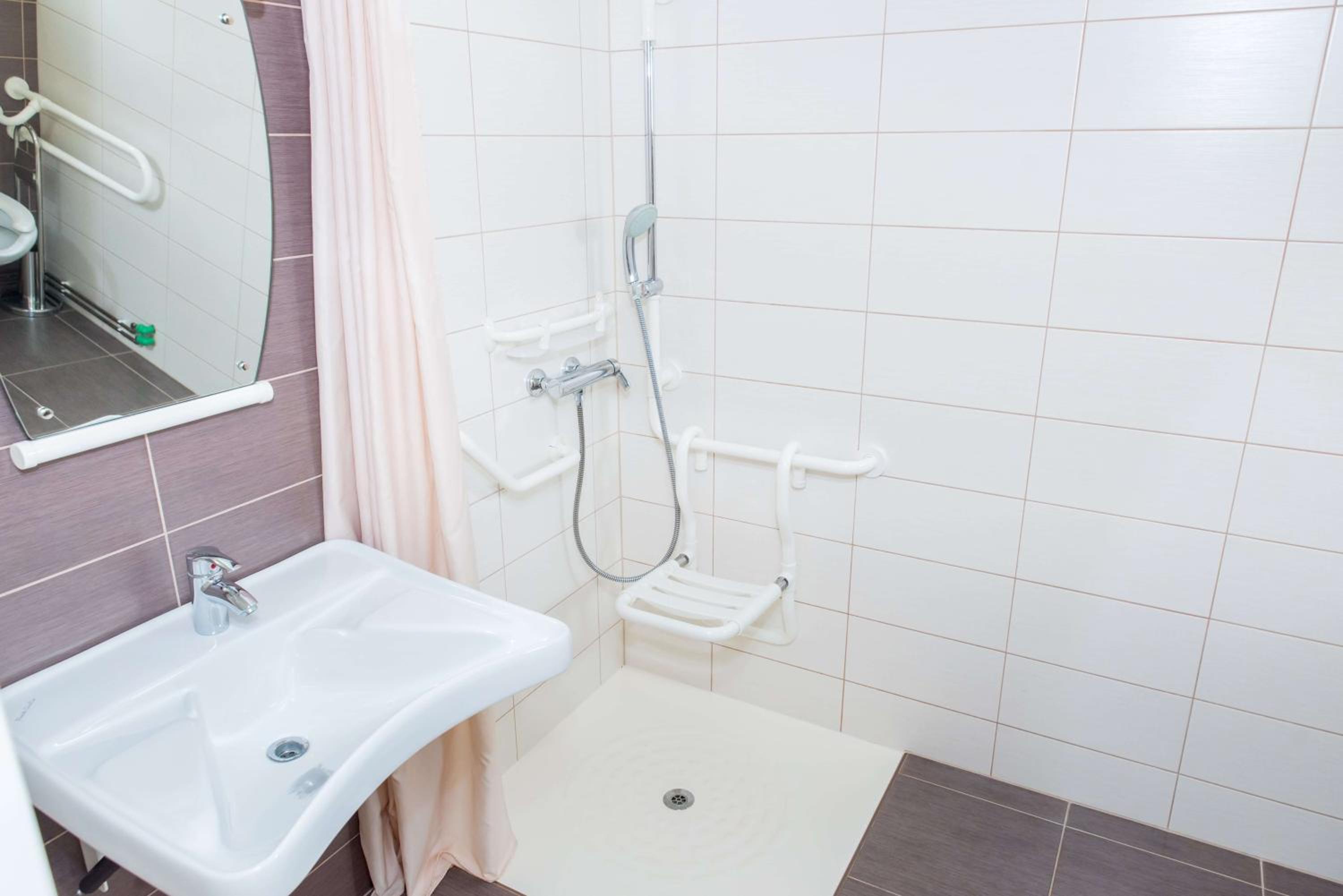 Twin Room - Disability Access photo 1