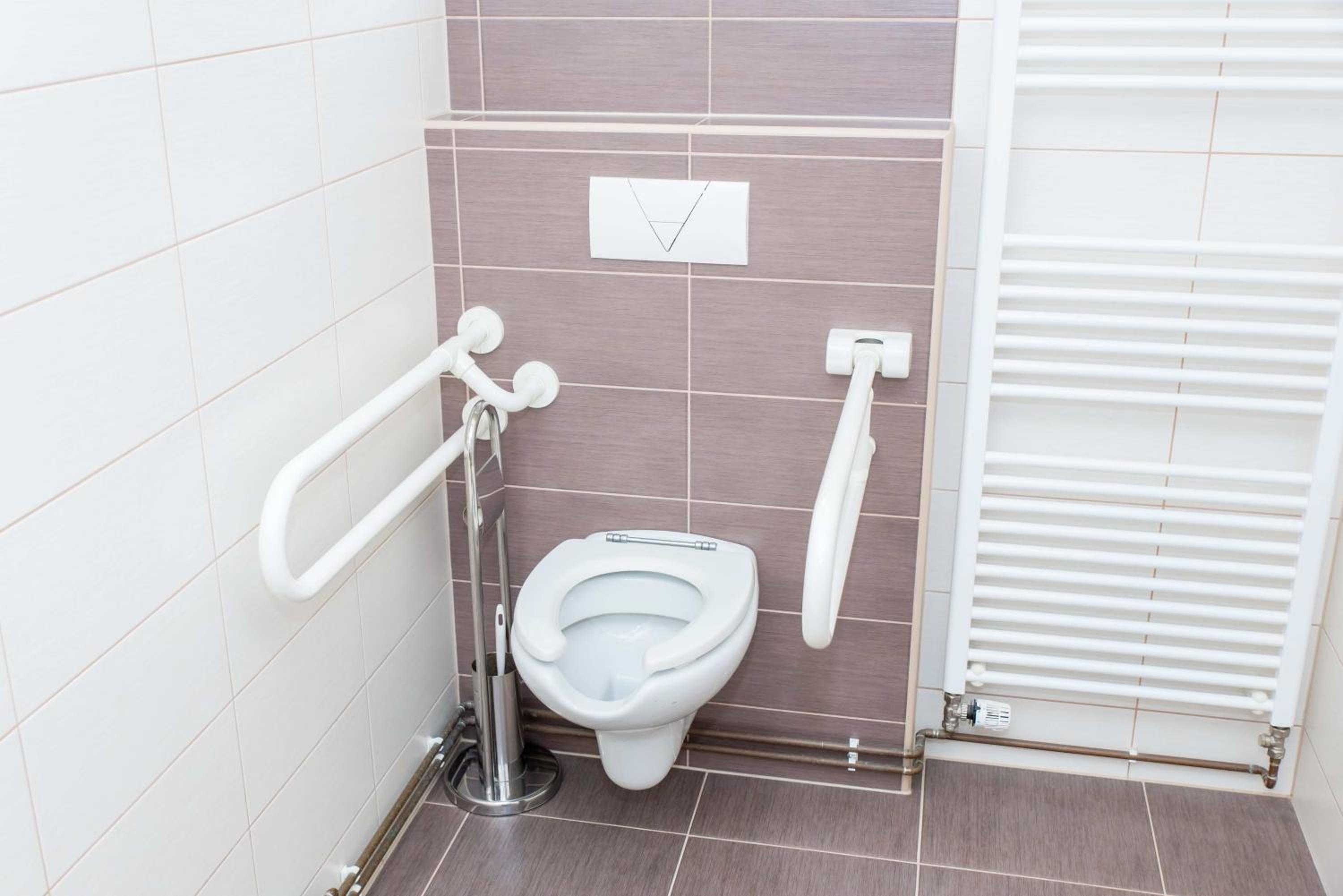 Twin Room - Disability Access photo 2