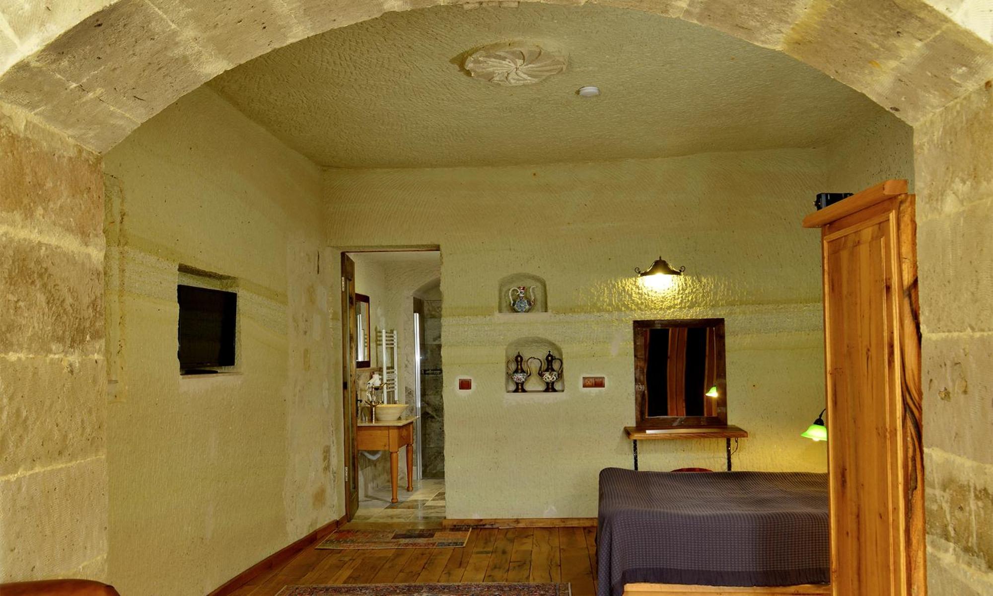 Suite with Mountain View - Photo 9