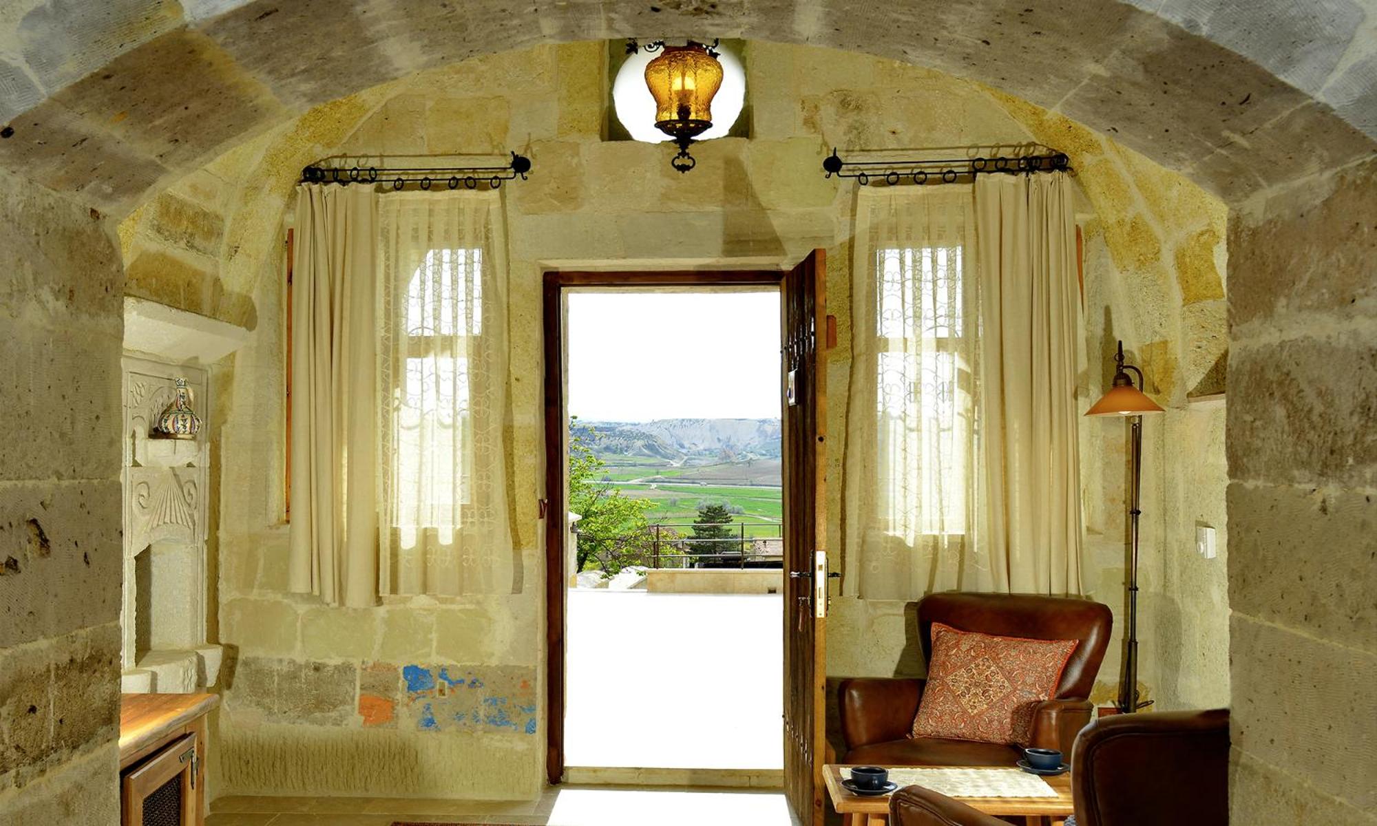 Suite with Mountain View - Photo 13
