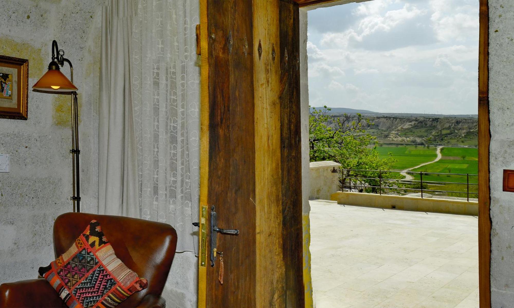 Suite with Mountain View - Photo 14