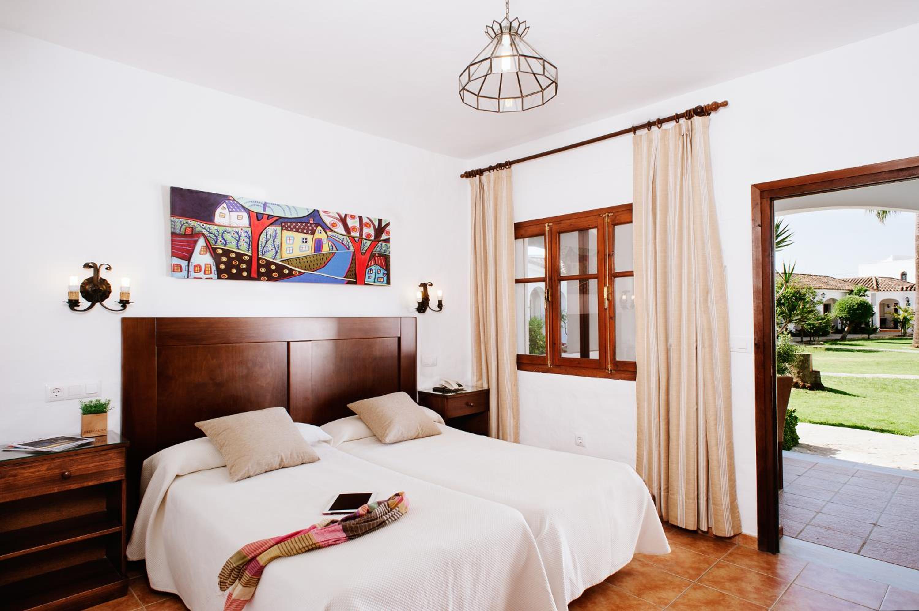 Bungalow (2 Adults) - Photo 1