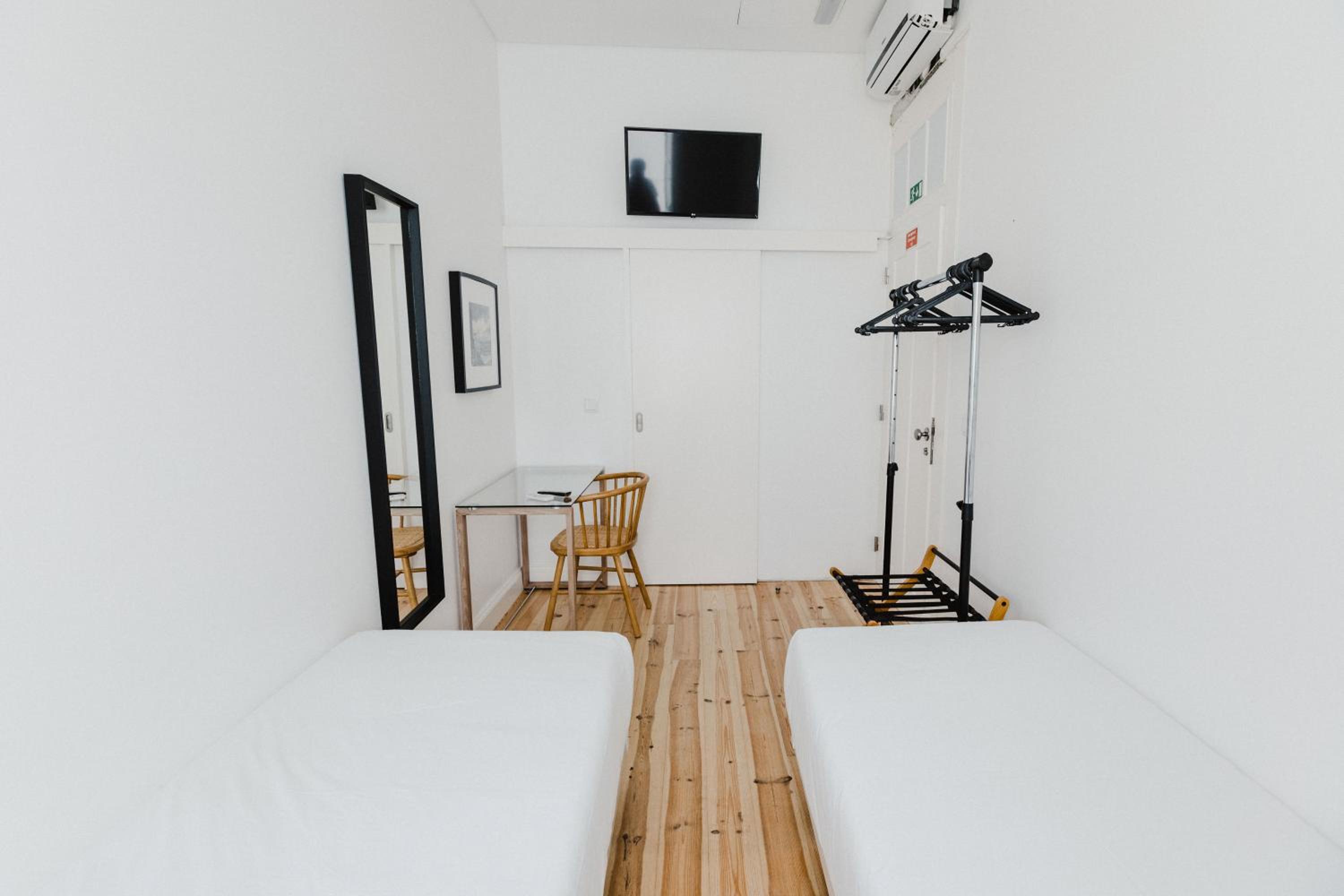 Twin Room - Photo 4