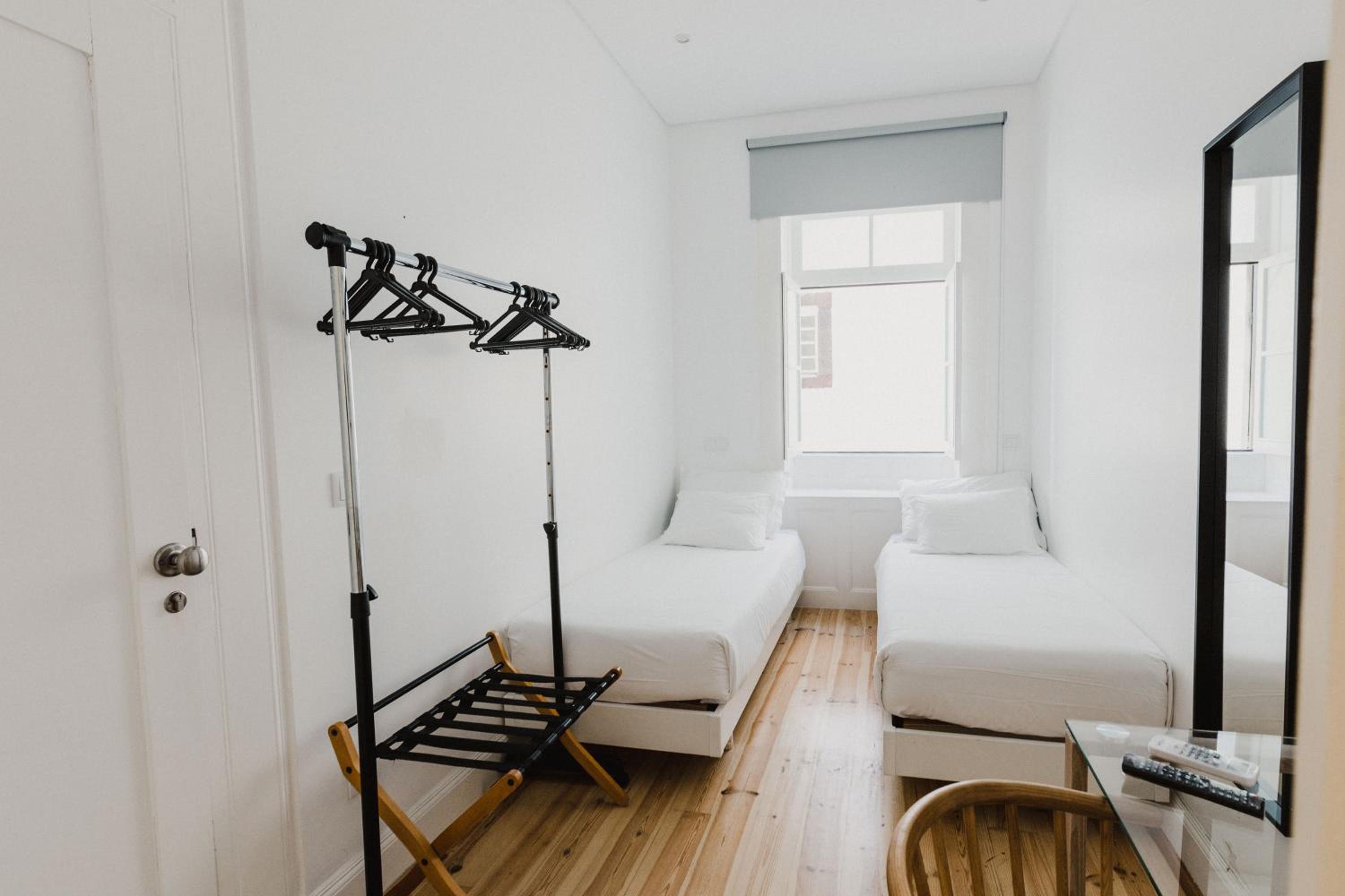 Twin Room - Photo 6