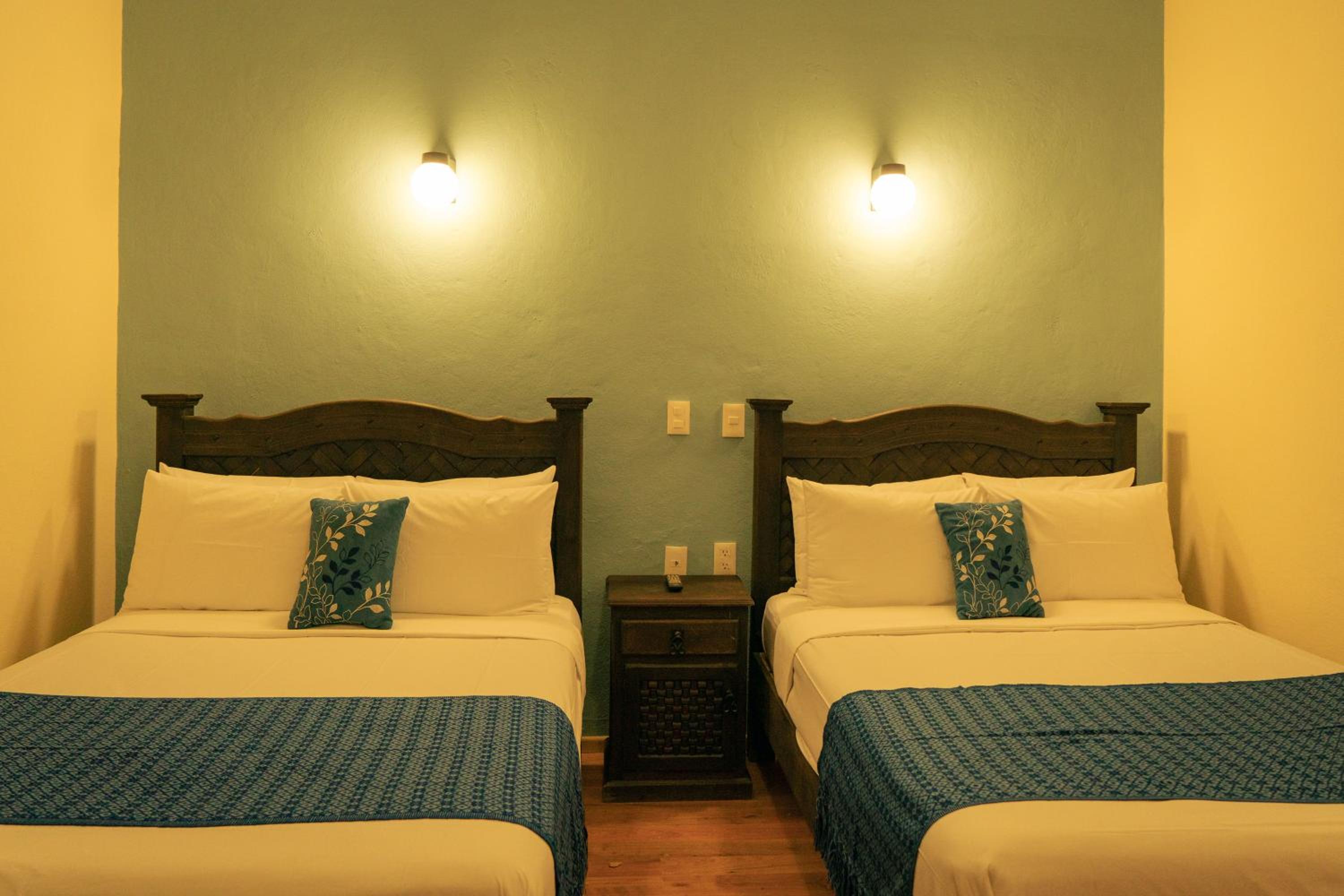 Standard Twin Room - Photo 2