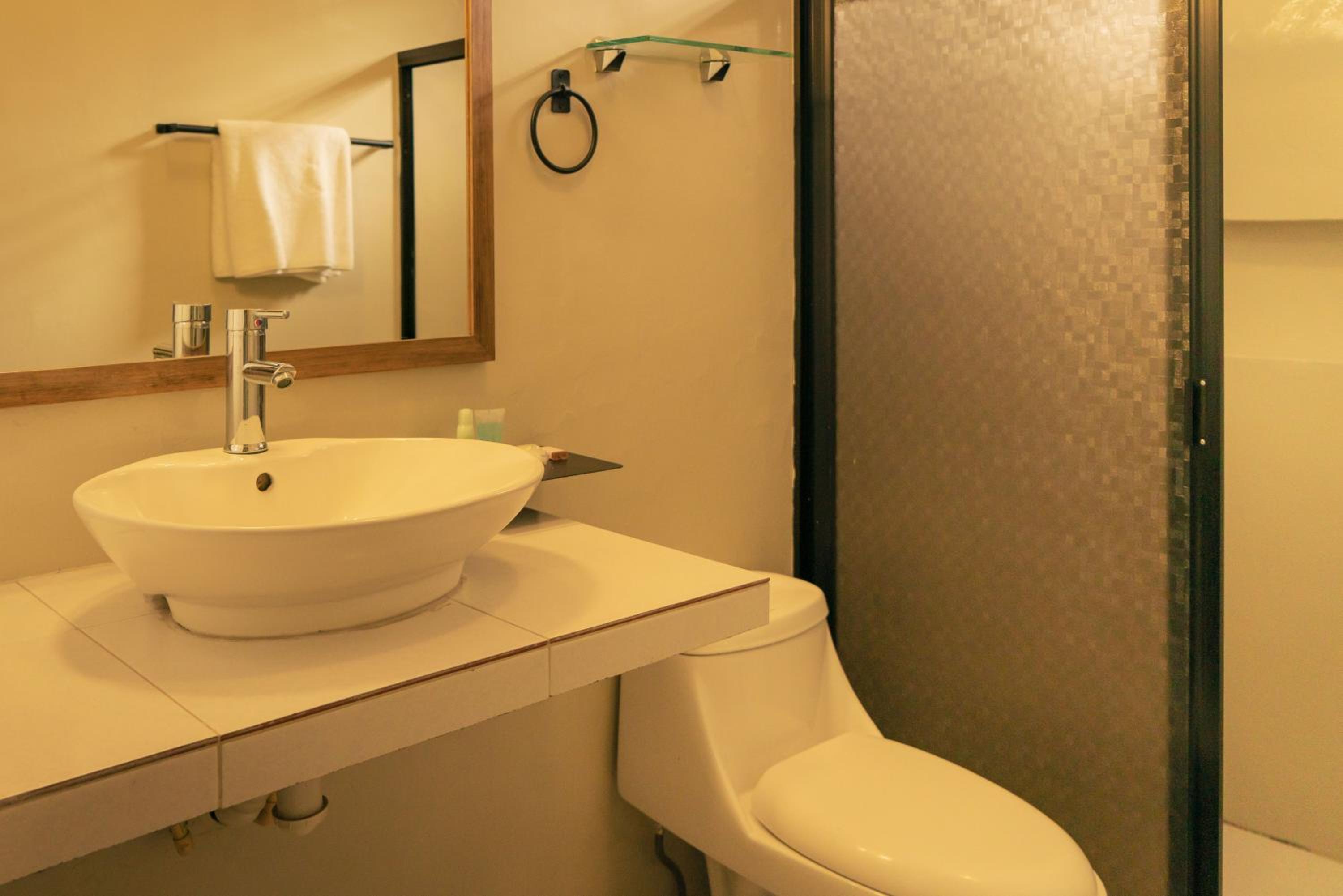 Standard Twin Room - Photo 4