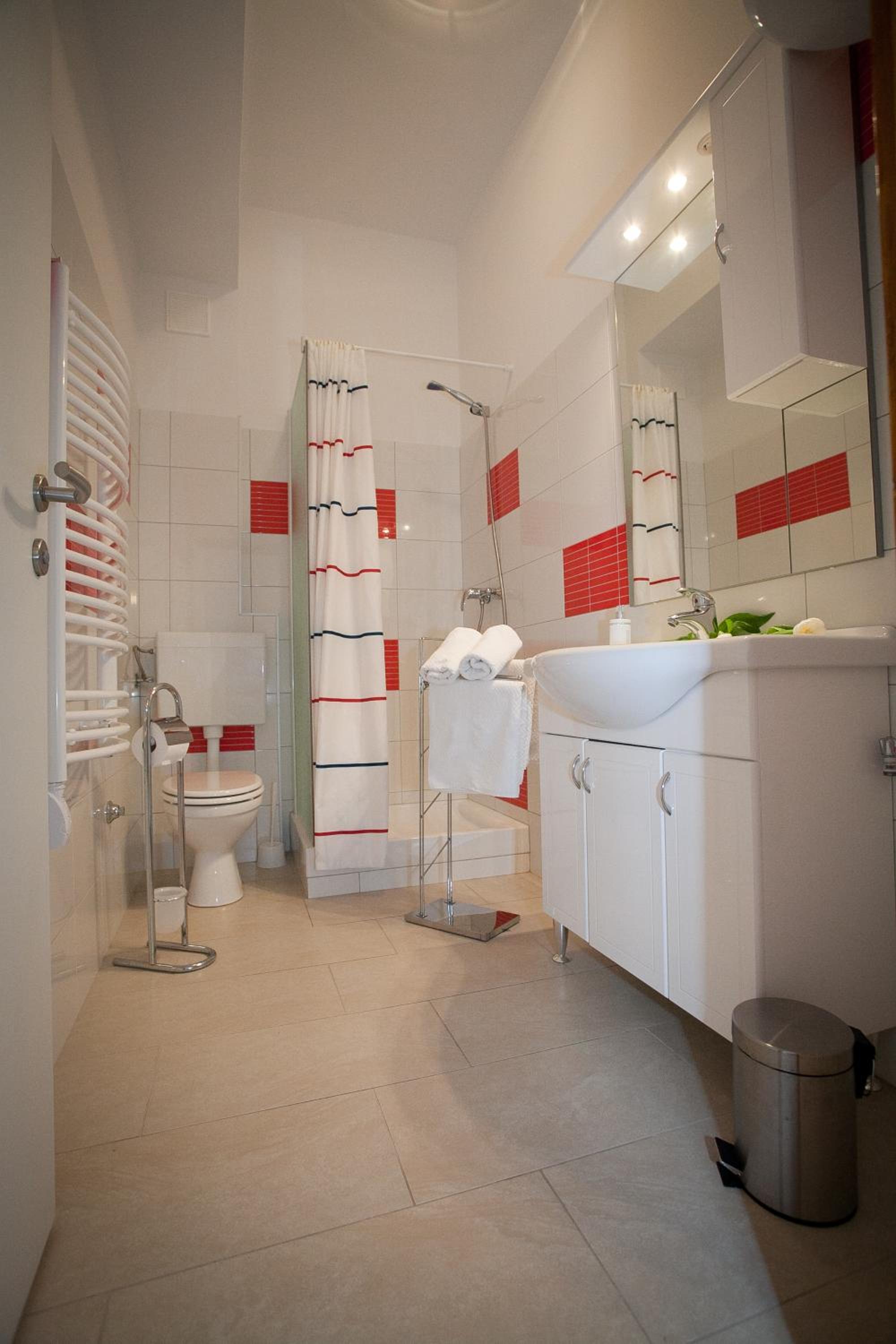 One-Bedroom Apartment - Photo 18