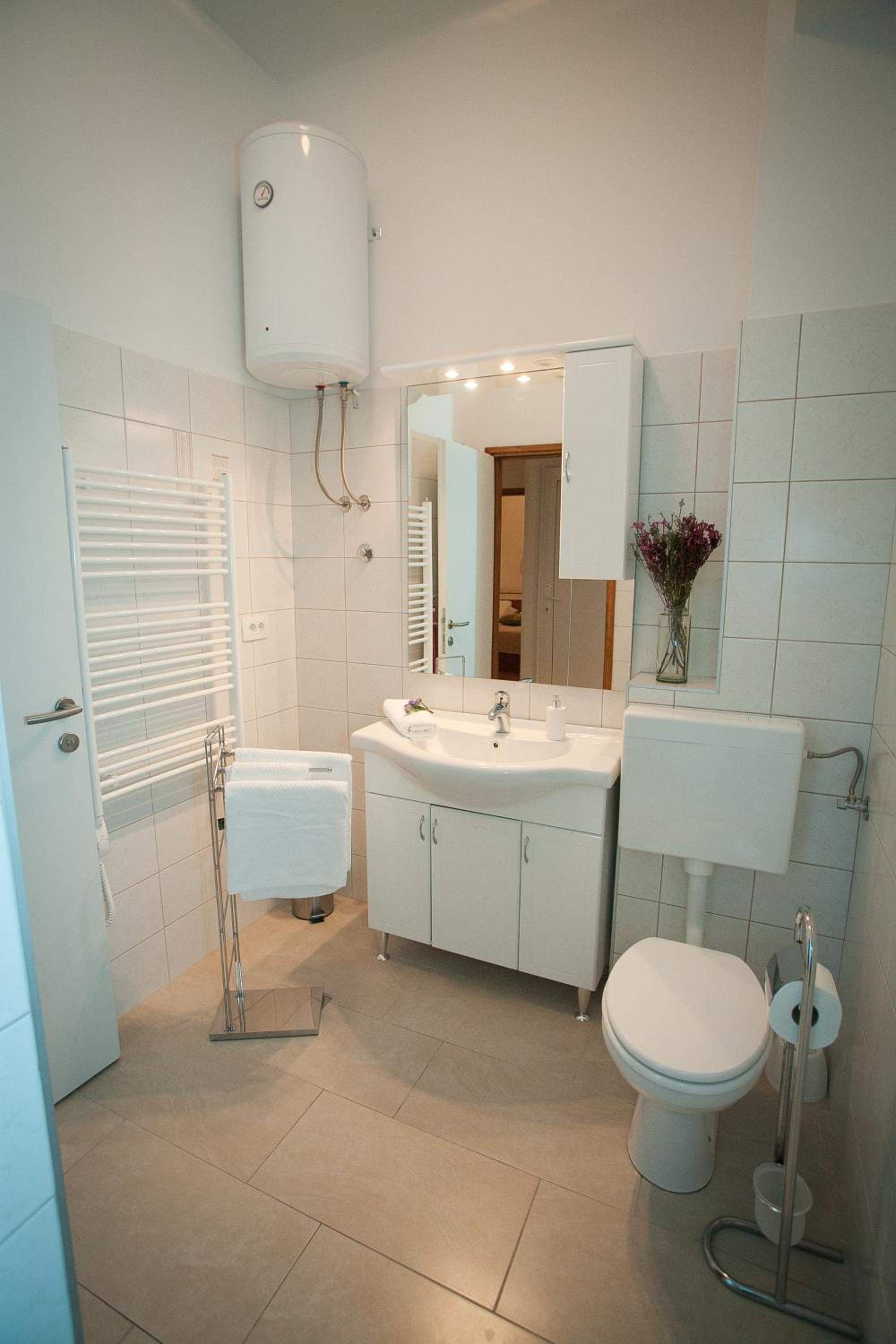 One-Bedroom Apartment with Balcony - Photo 31