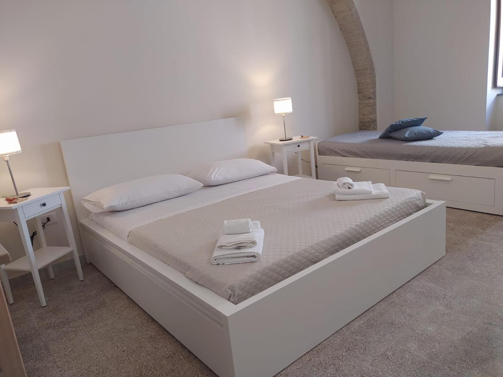 One-Bedroom Apartment - Photo 1
