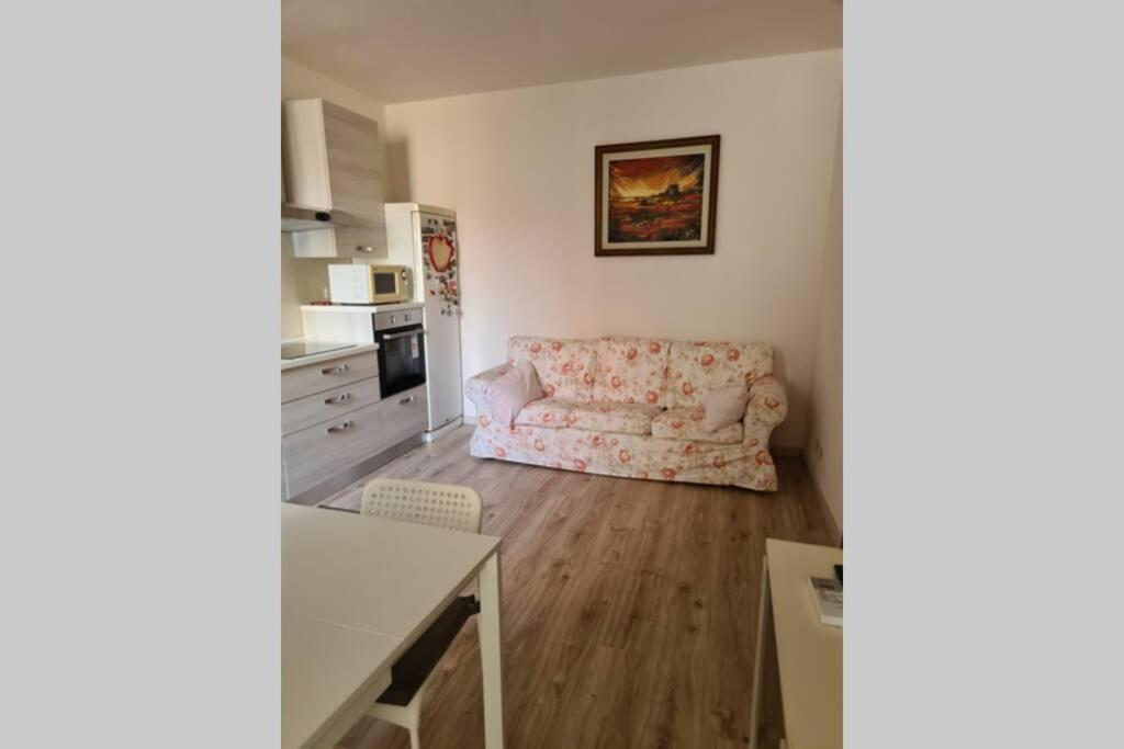 One-Bedroom Apartment - Photo 2