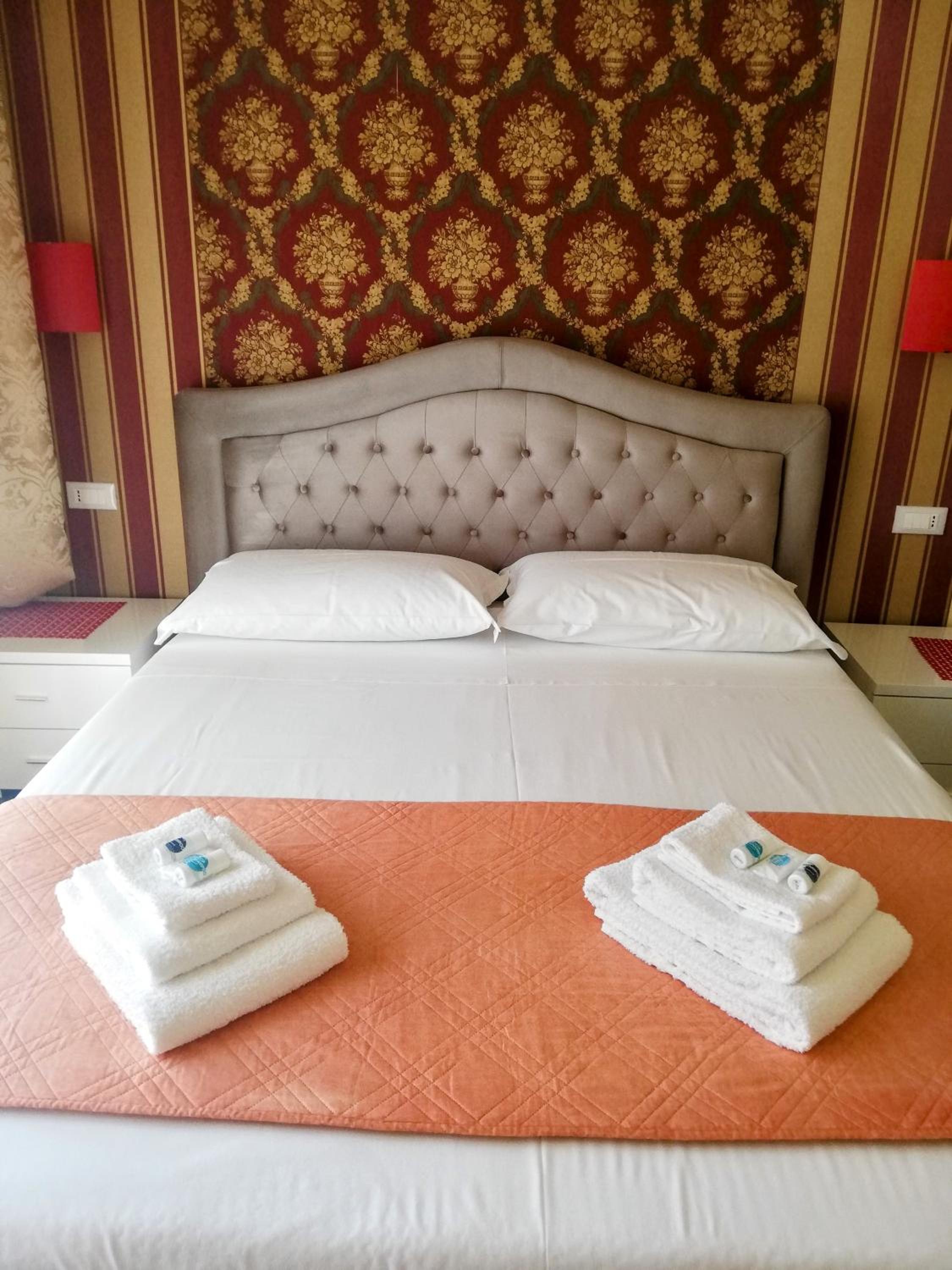 Double Room with Private Bathroom - Photo 51