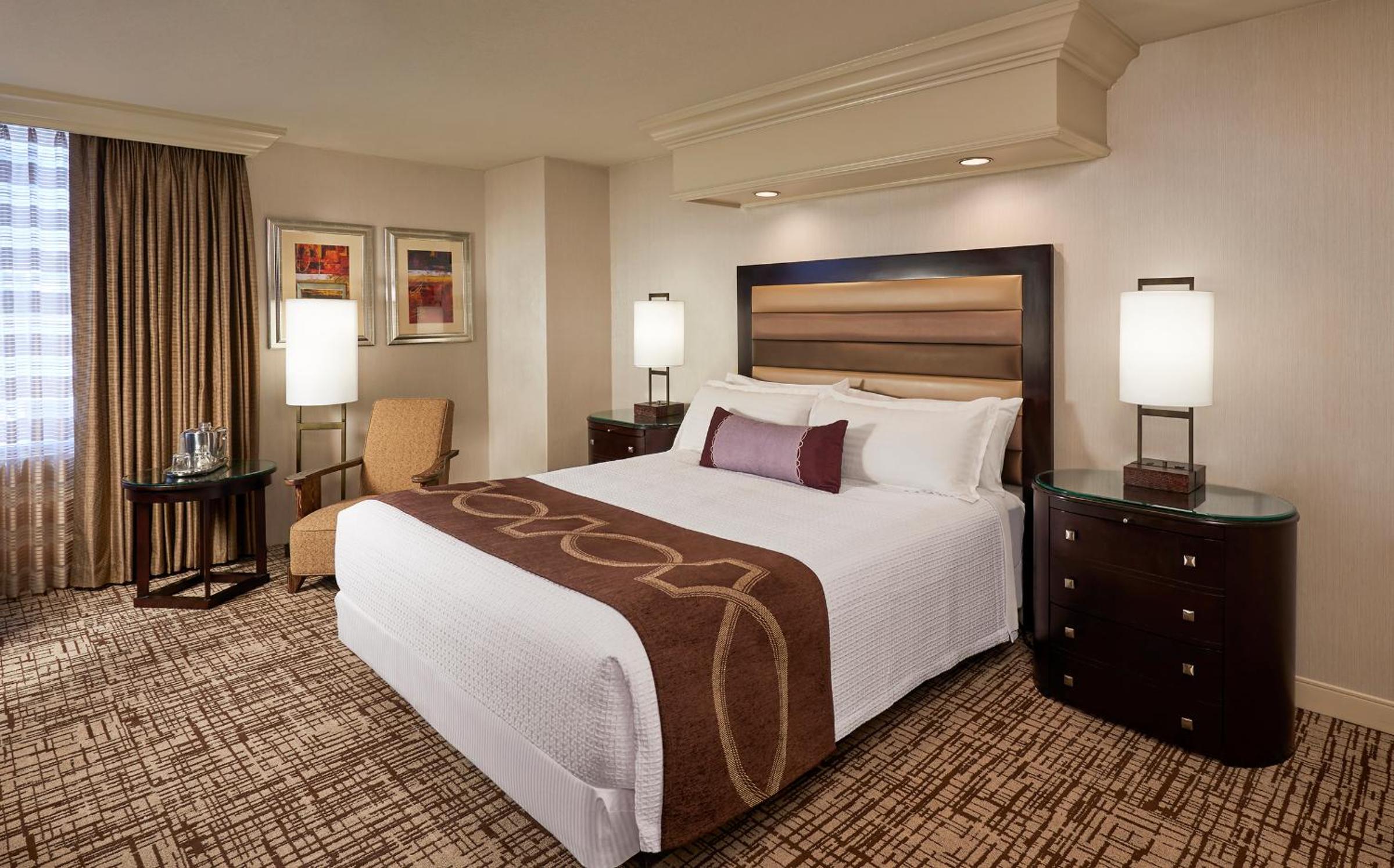 Deluxe King Room or Queen Room with Two Queen Beds photo 1