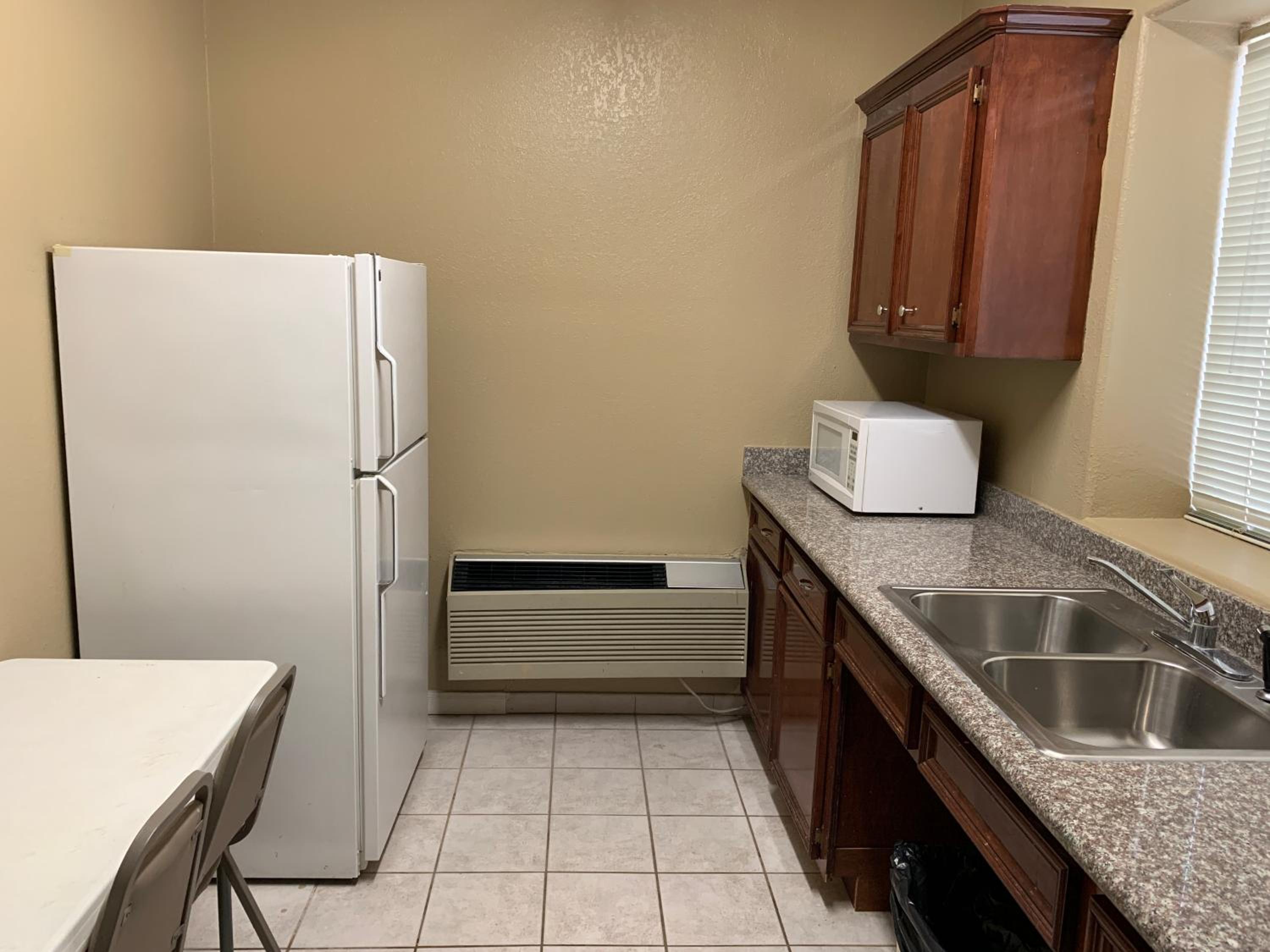 Efficiency King Suite - Non Smoking - Photo 7
