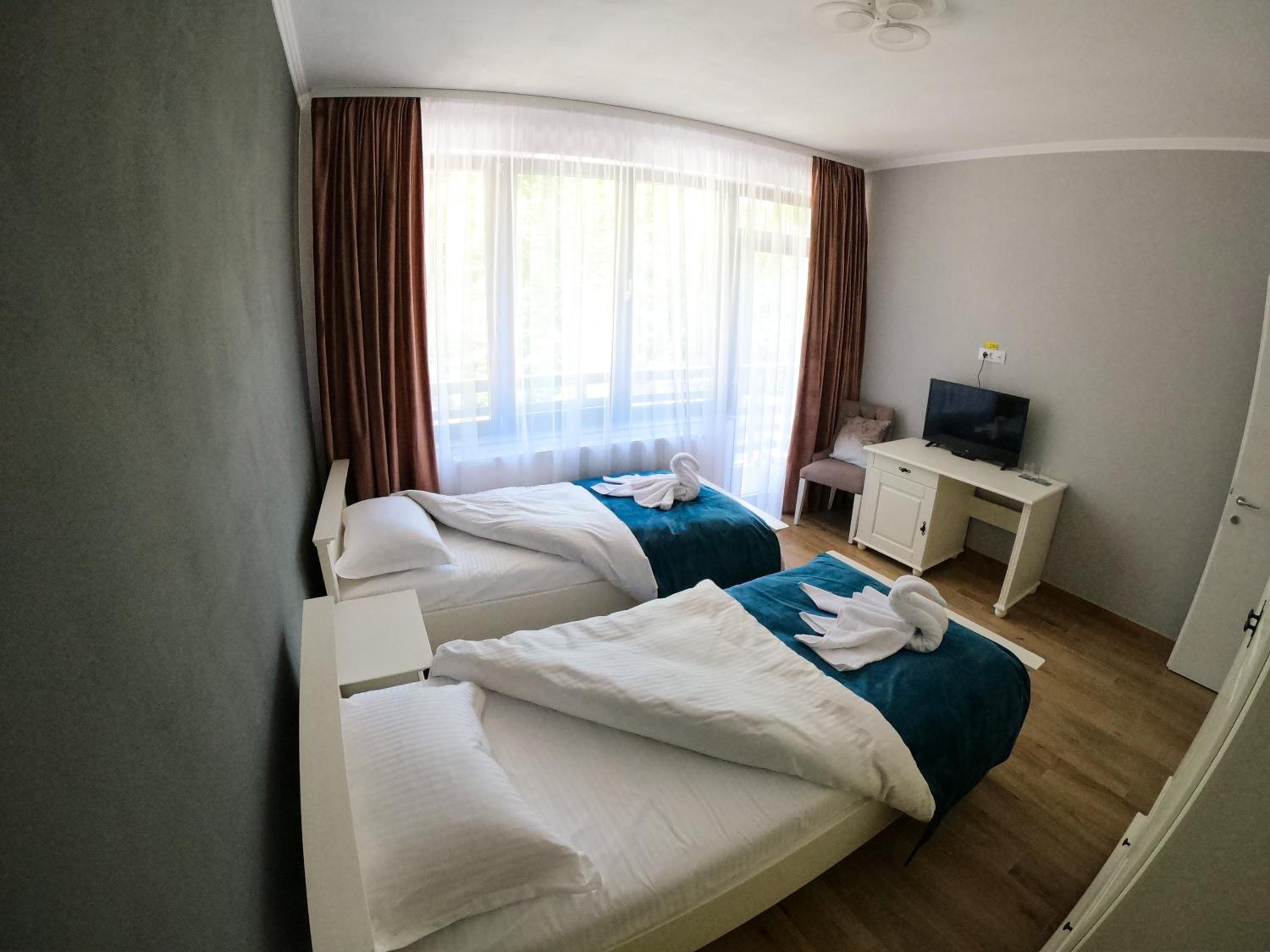 Standard Twin Room - Photo 3