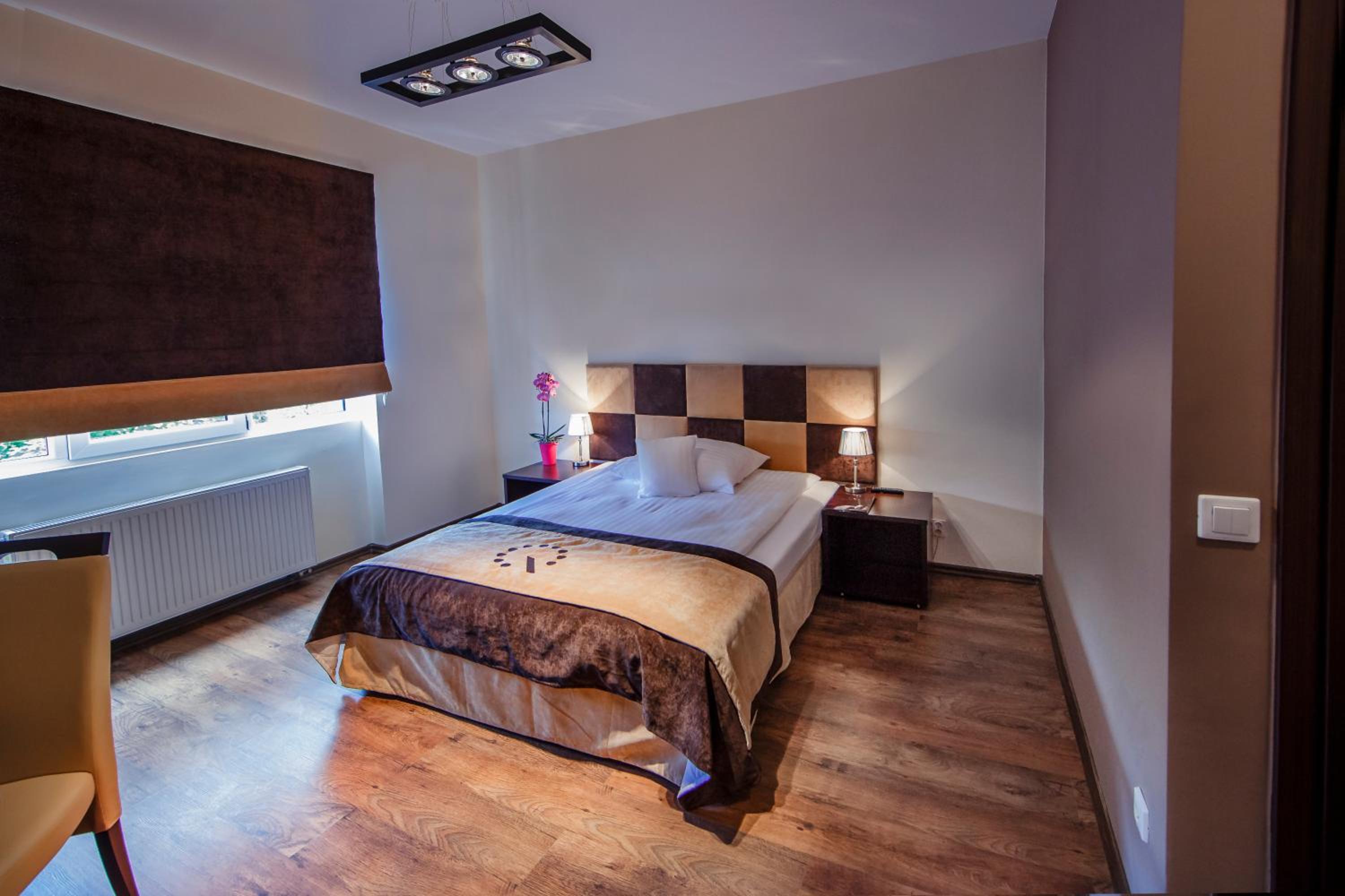 Queen Room photo 3