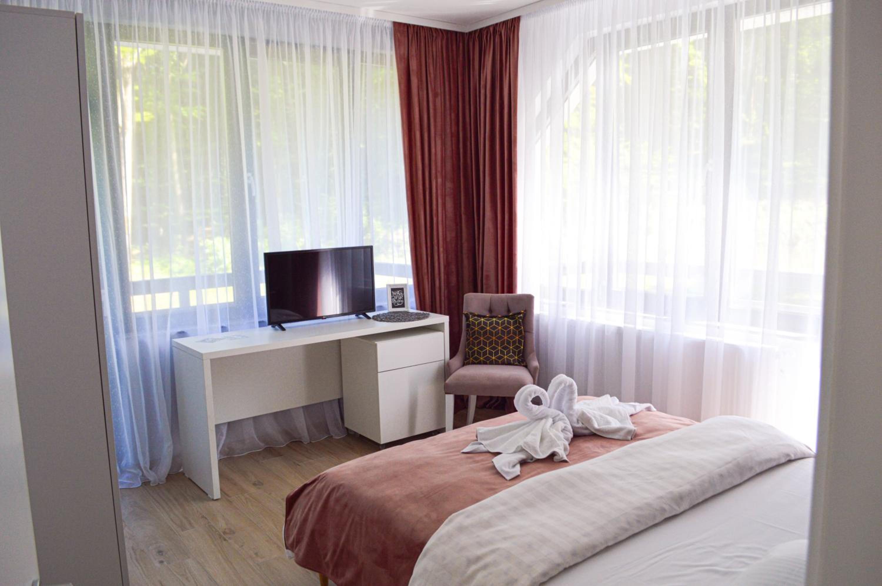 Double Room with Balcony - Photo 4