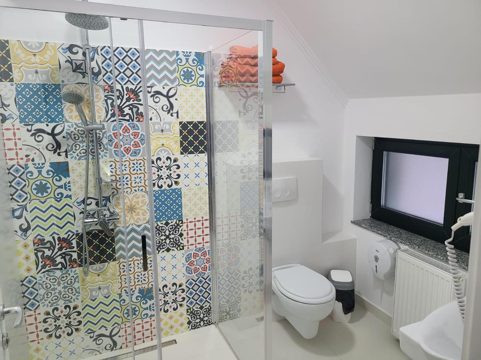 Double Room with Balcony - Photo 5